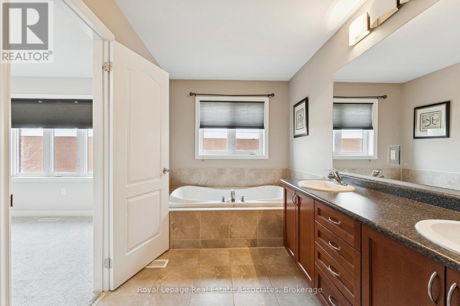 12 Diamond Leaf Lane, Halton Hills, Ontario  L7G 0G7 - Photo 23 - W12545618