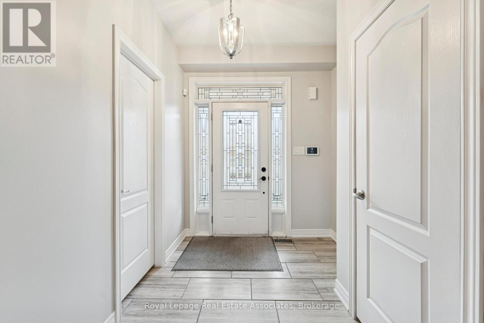 12 Diamond Leaf Lane, Halton Hills, Ontario  L7G 0G7 - Photo 3 - W12545618