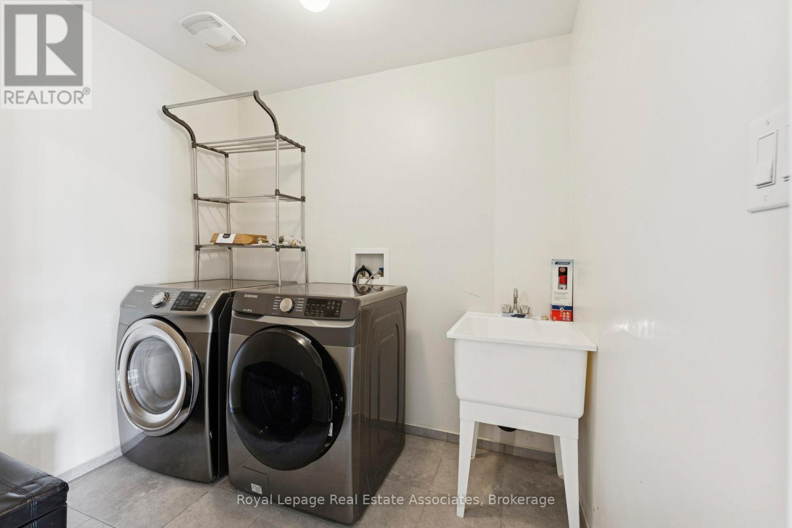 12 Diamond Leaf Lane, Halton Hills, Ontario  L7G 0G7 - Photo 30 - W12545618