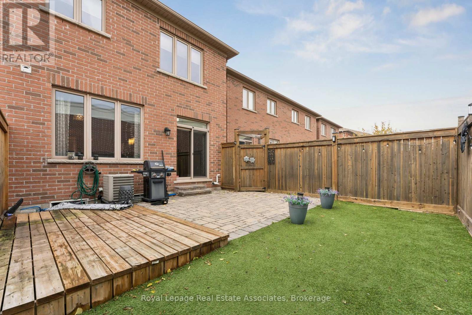 12 Diamond Leaf Lane, Halton Hills, Ontario  L7G 0G7 - Photo 35 - W12545618