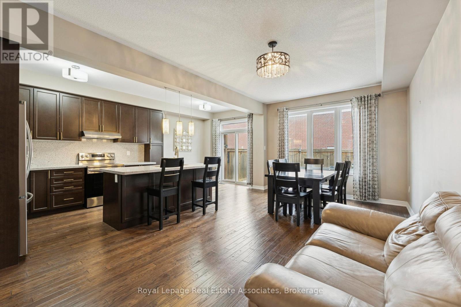 12 Diamond Leaf Lane, Halton Hills, Ontario  L7G 0G7 - Photo 4 - W12545618