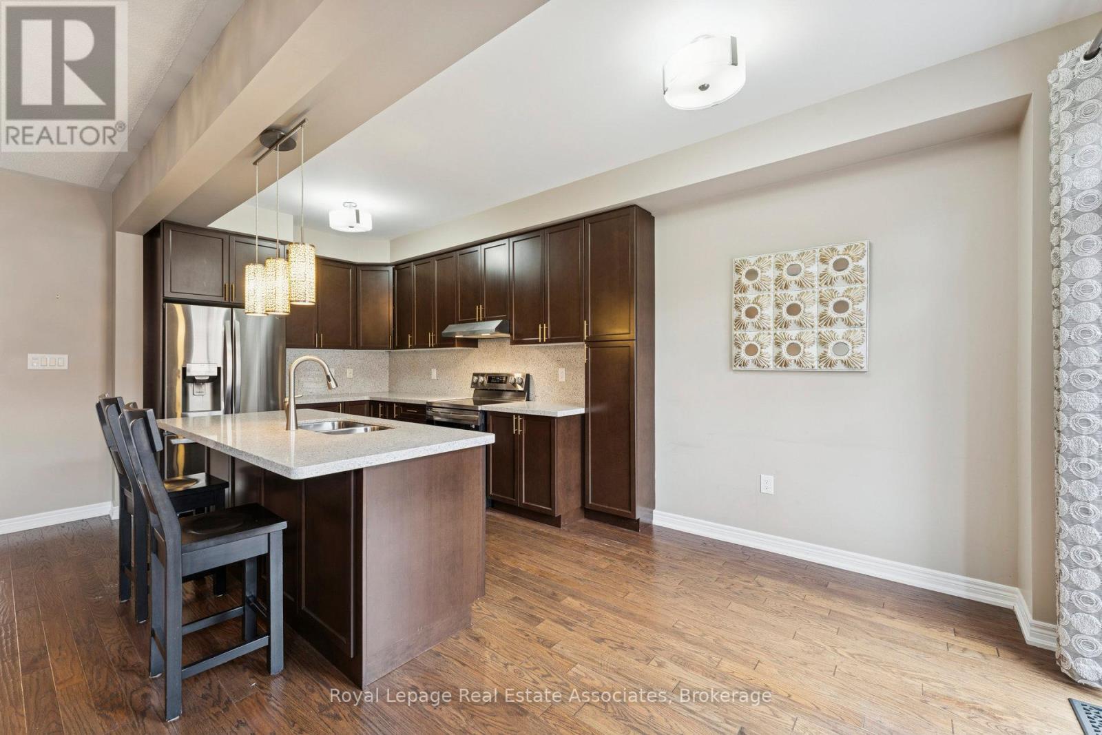 12 Diamond Leaf Lane, Halton Hills, Ontario  L7G 0G7 - Photo 6 - W12545618