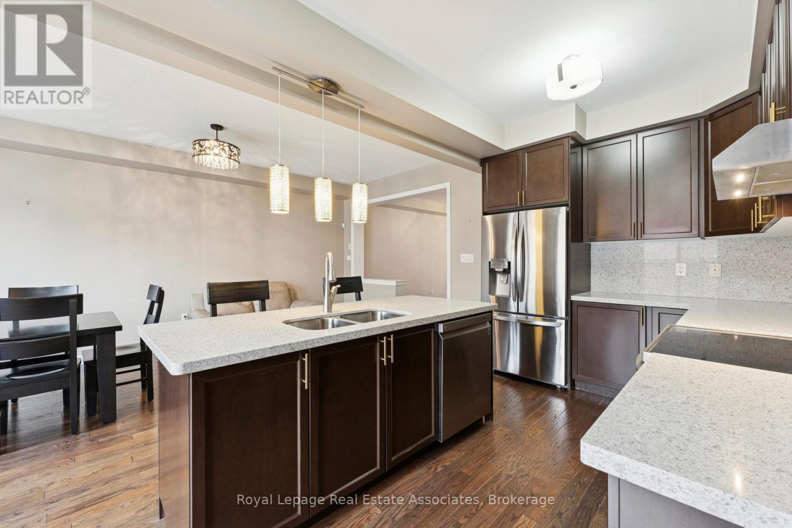 12 Diamond Leaf Lane, Halton Hills, Ontario  L7G 0G7 - Photo 8 - W12545618