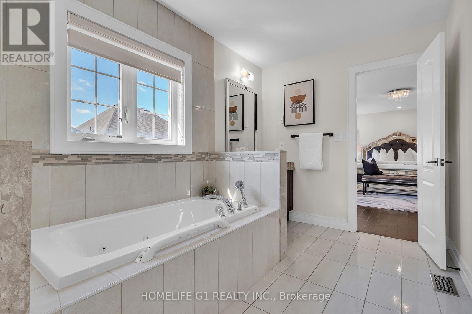 29 Sixteen Mile Drive, Oakville, Ontario L6M 0S8 - Photo 17 - W12545638