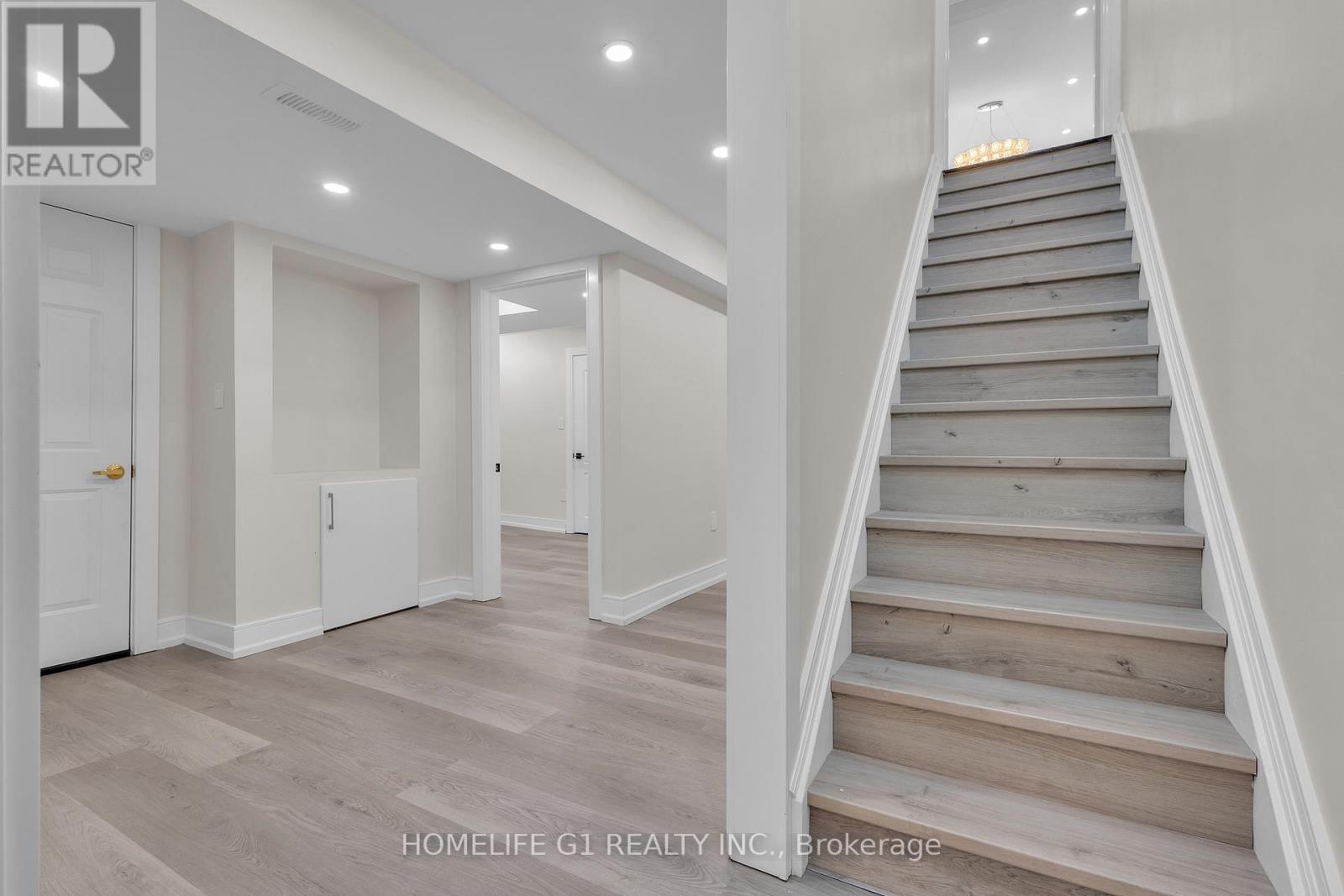 29 Sixteen Mile Drive, Oakville, Ontario L6M 0S8 - Photo 24 - W12545638