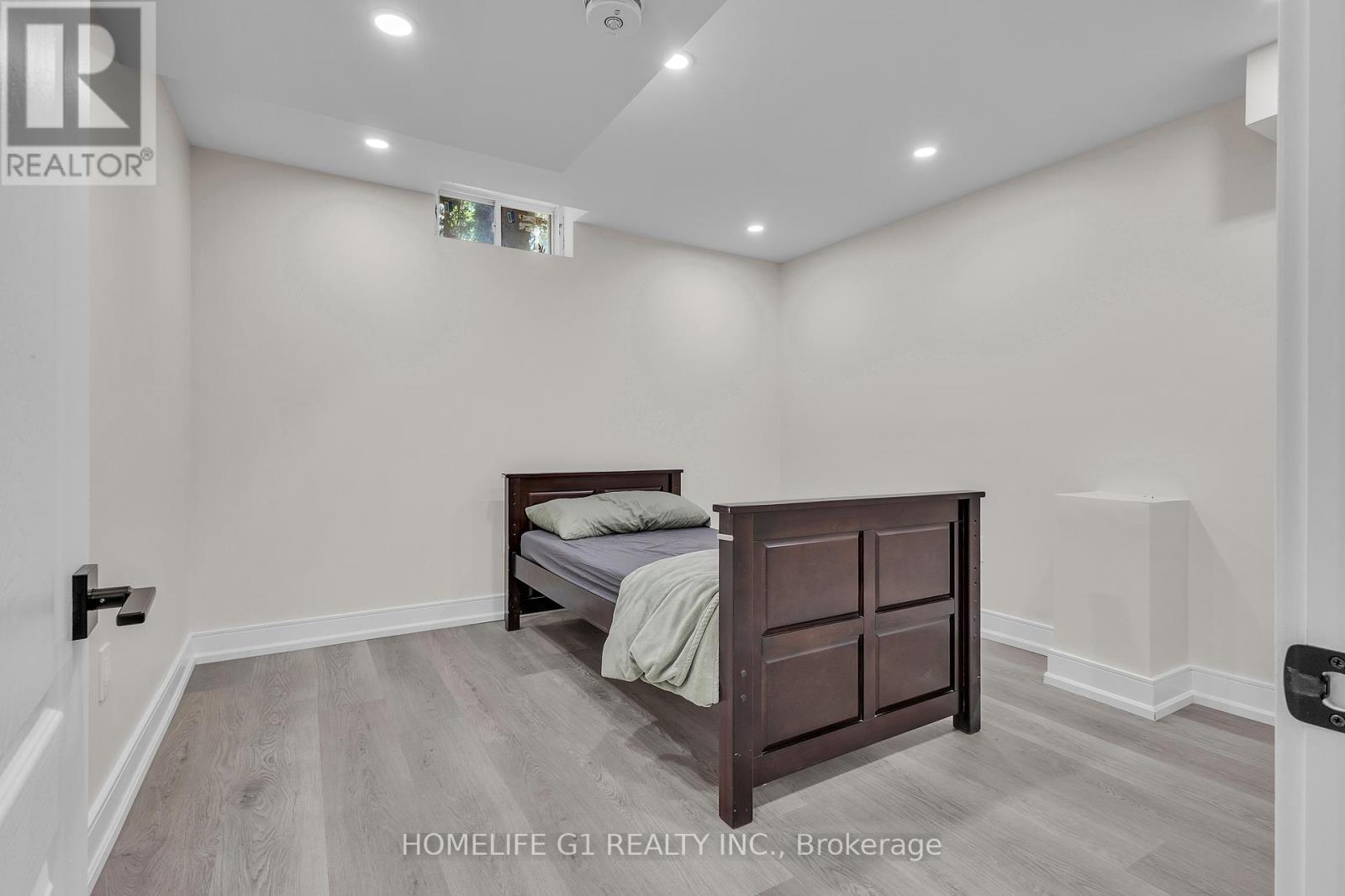 29 Sixteen Mile Drive, Oakville, Ontario L6M 0S8 - Photo 26 - W12545638