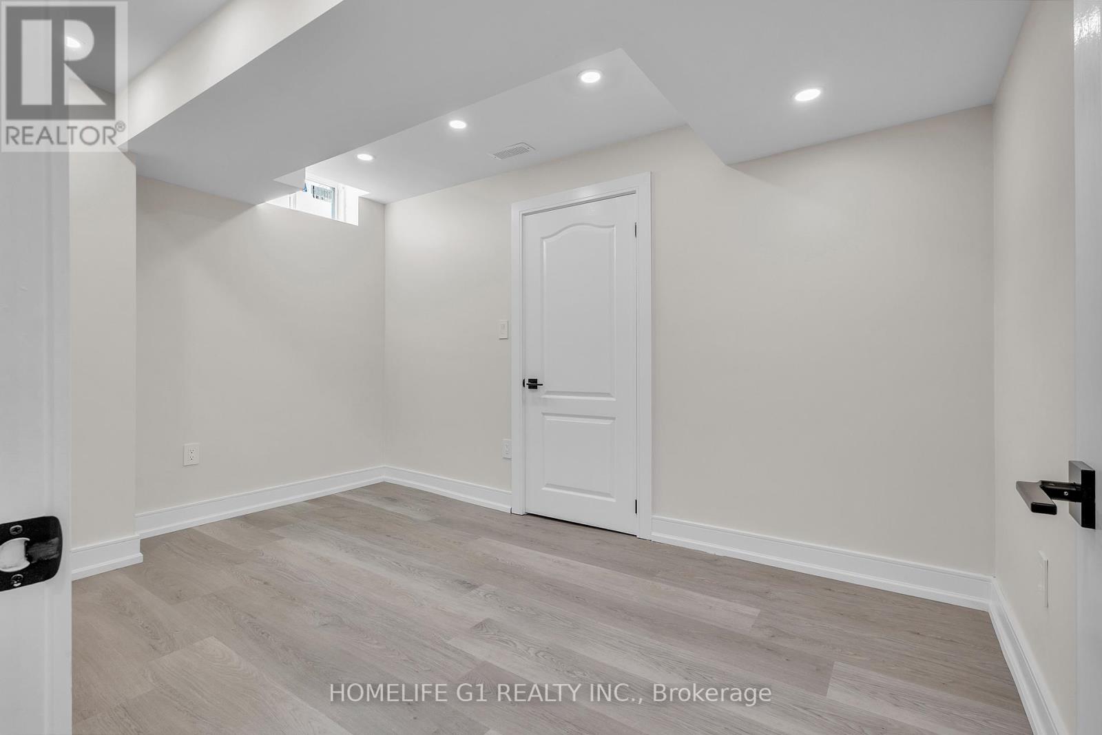 29 Sixteen Mile Drive, Oakville, Ontario L6M 0S8 - Photo 28 - W12545638