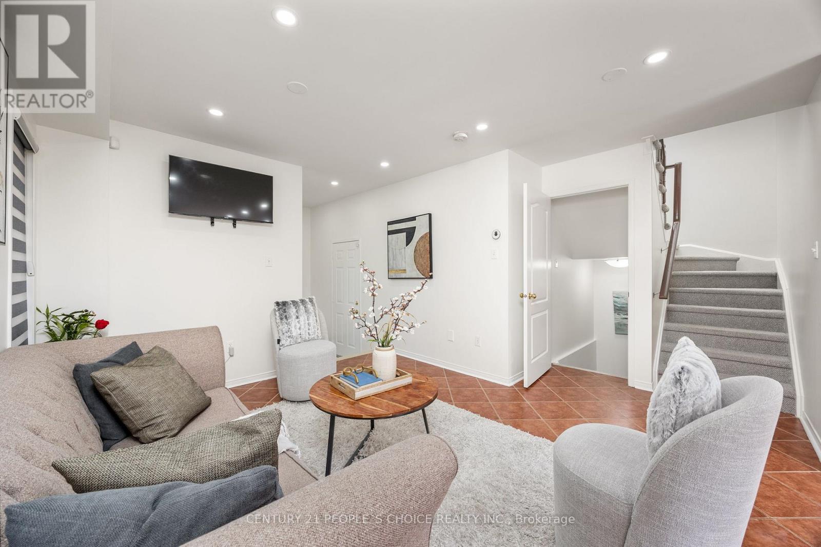 25 Trumpet Valley Boulevard, Brampton, Ontario  L7A 3P4 - Photo 3 - W12545644