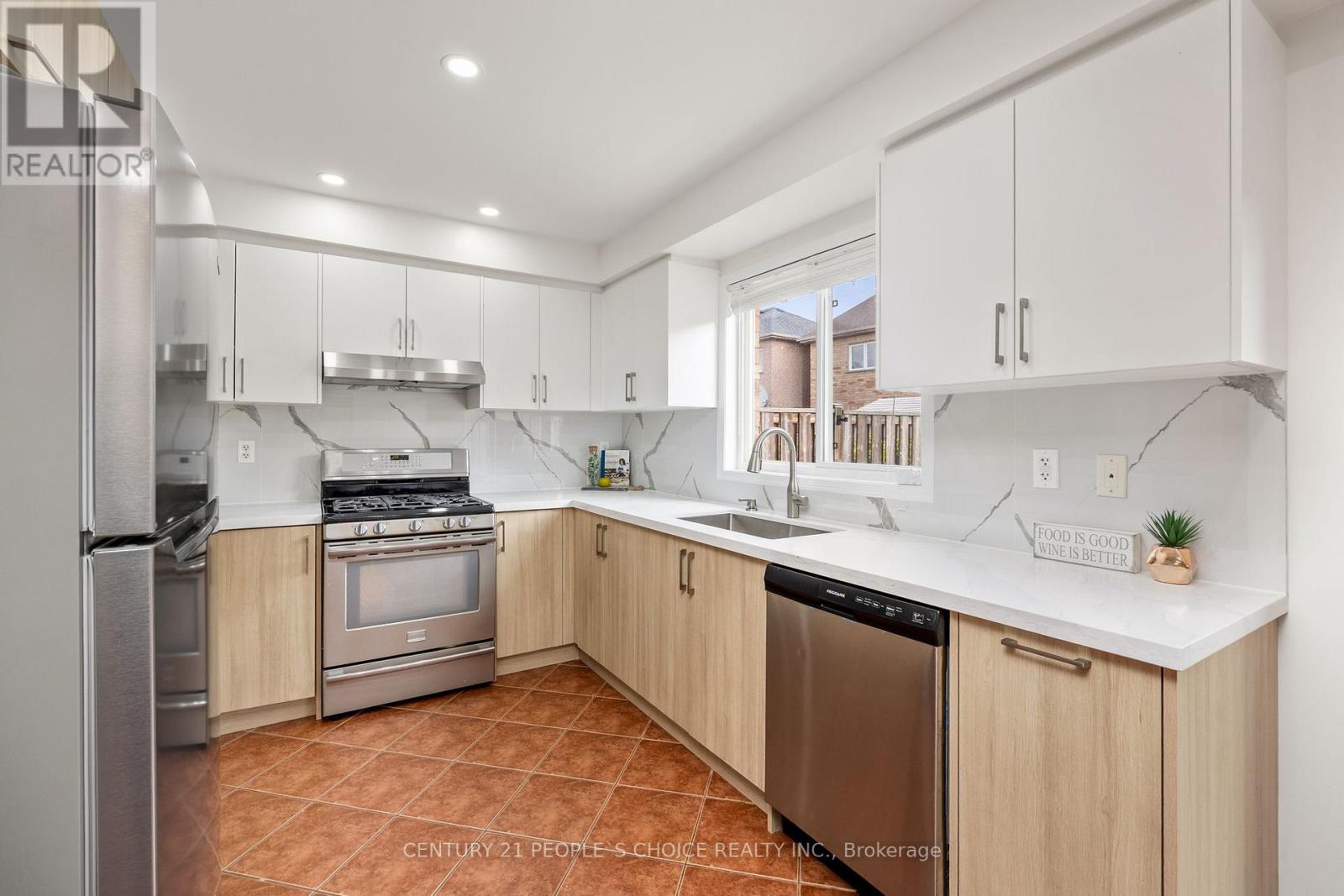 25 Trumpet Valley Boulevard, Brampton, Ontario  L7A 3P4 - Photo 7 - W12545644