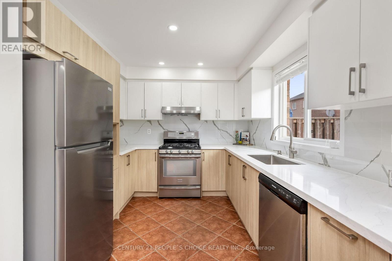 25 Trumpet Valley Boulevard, Brampton, Ontario  L7A 3P4 - Photo 8 - W12545644