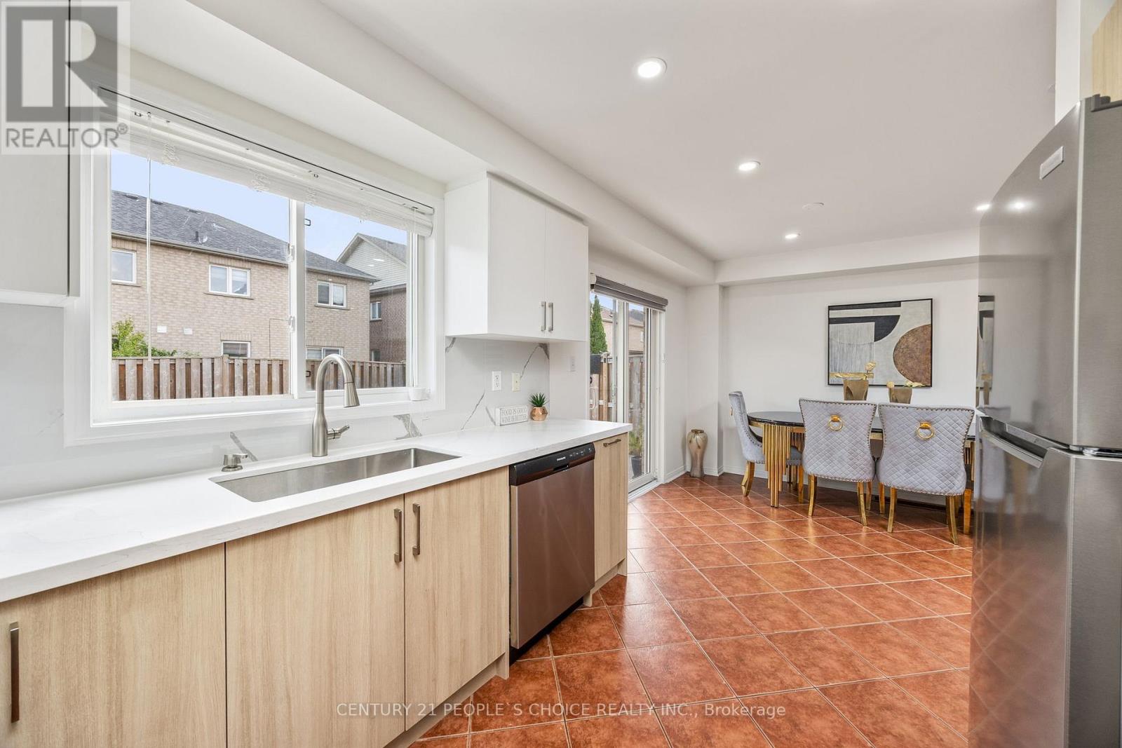 25 Trumpet Valley Boulevard, Brampton, Ontario  L7A 3P4 - Photo 9 - W12545644