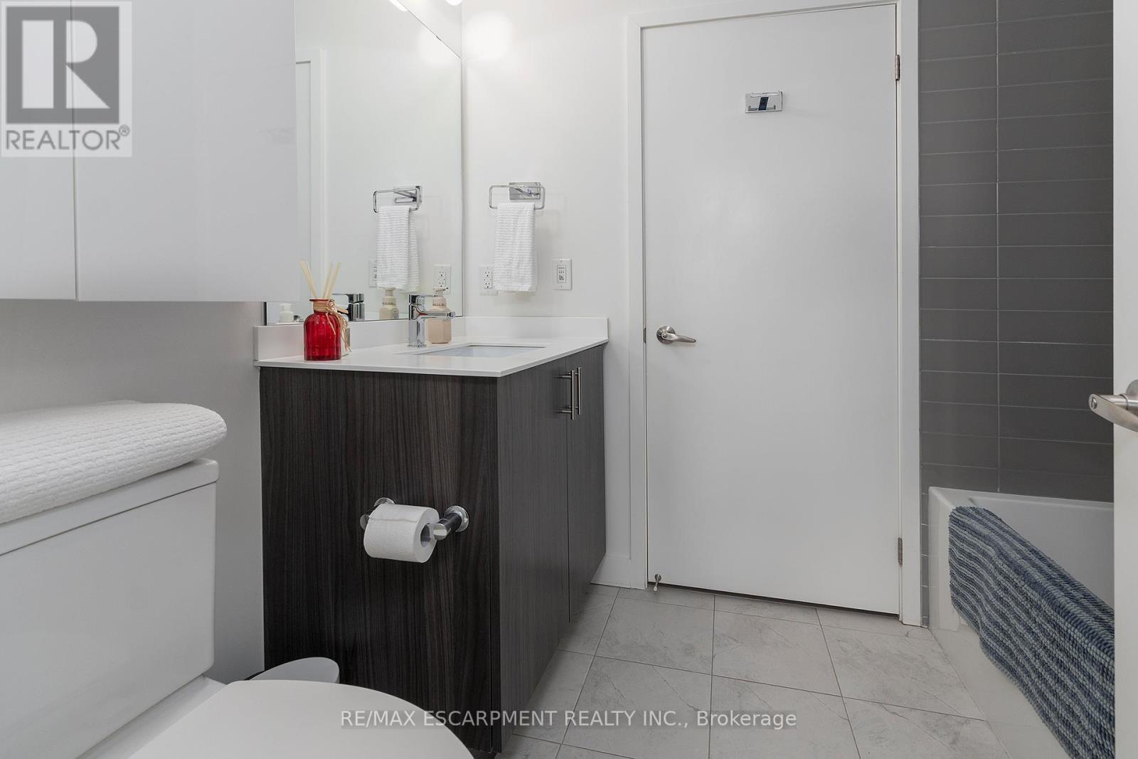 316 - 150 Sabina Drive, Oakville, Ontario  L6H 0W3 - Photo 15 - W12545652