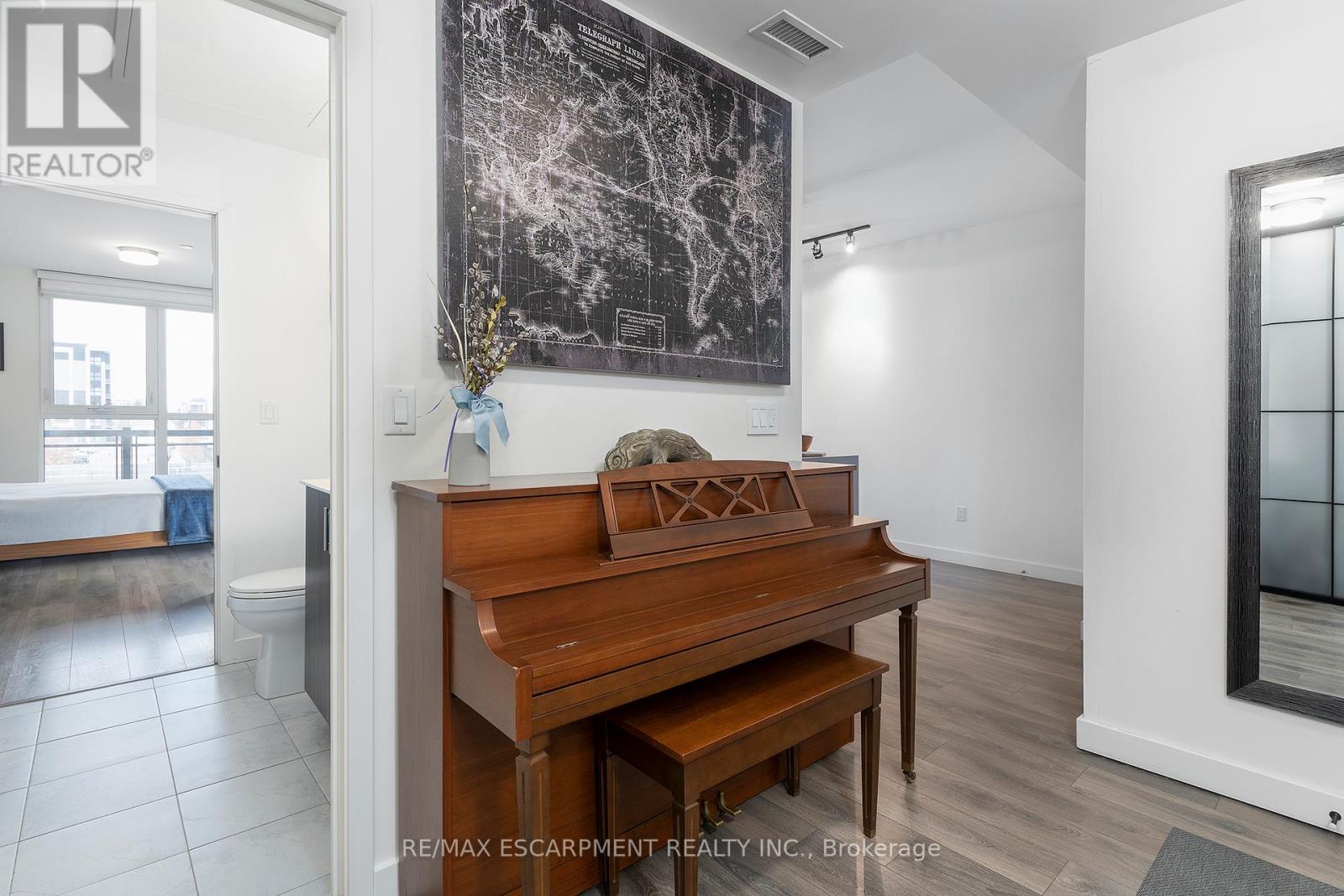 316 - 150 Sabina Drive, Oakville, Ontario  L6H 0W3 - Photo 17 - W12545652