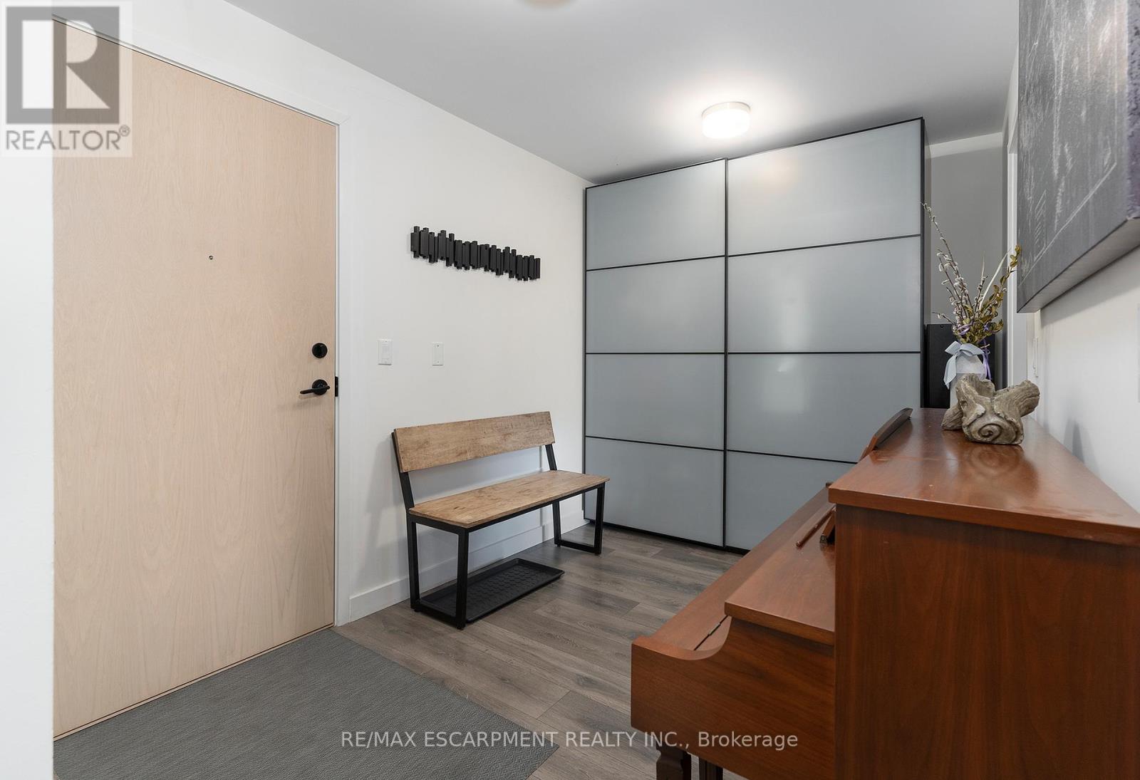 316 - 150 Sabina Drive, Oakville, Ontario  L6H 0W3 - Photo 18 - W12545652