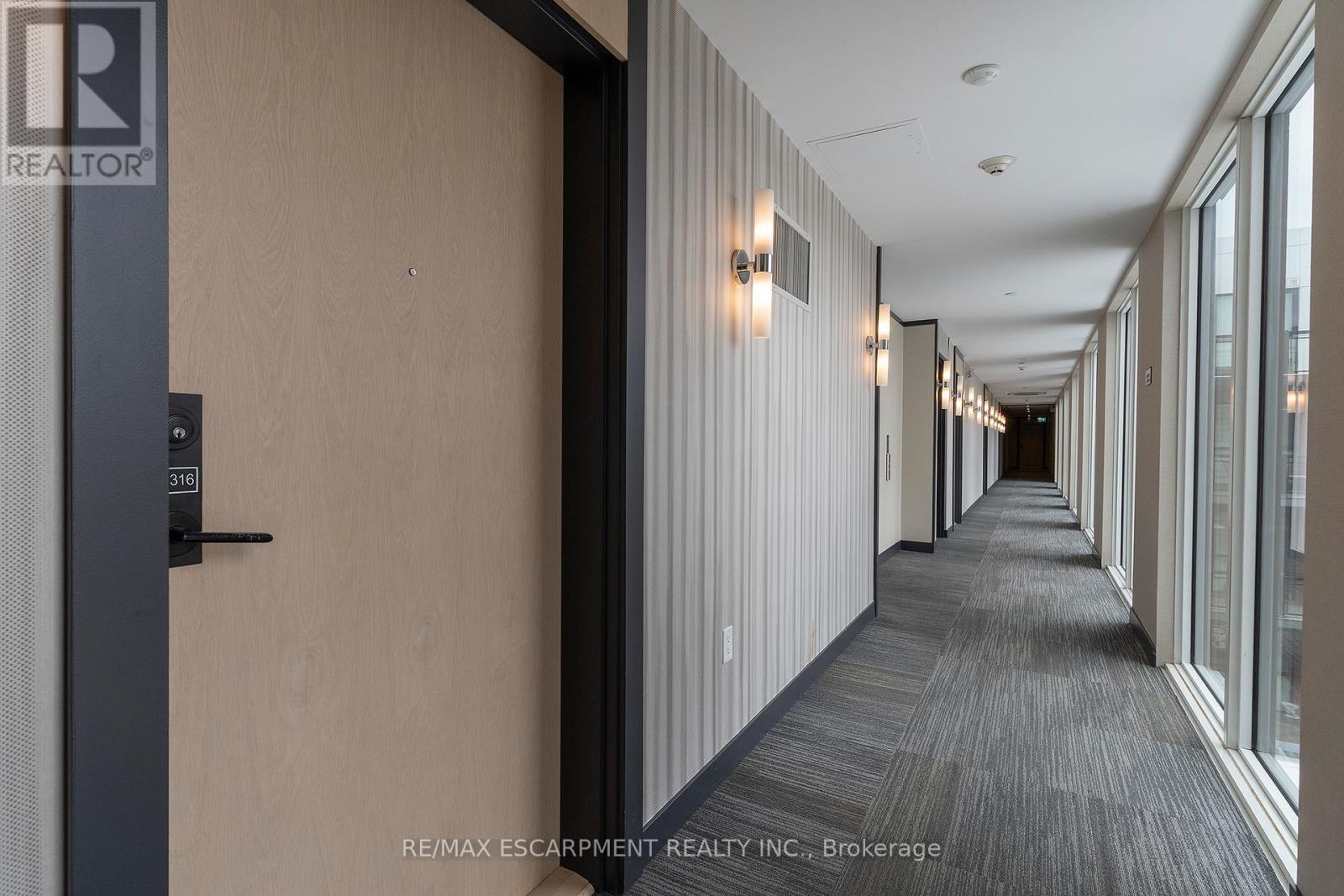 316 - 150 Sabina Drive, Oakville, Ontario  L6H 0W3 - Photo 2 - W12545652