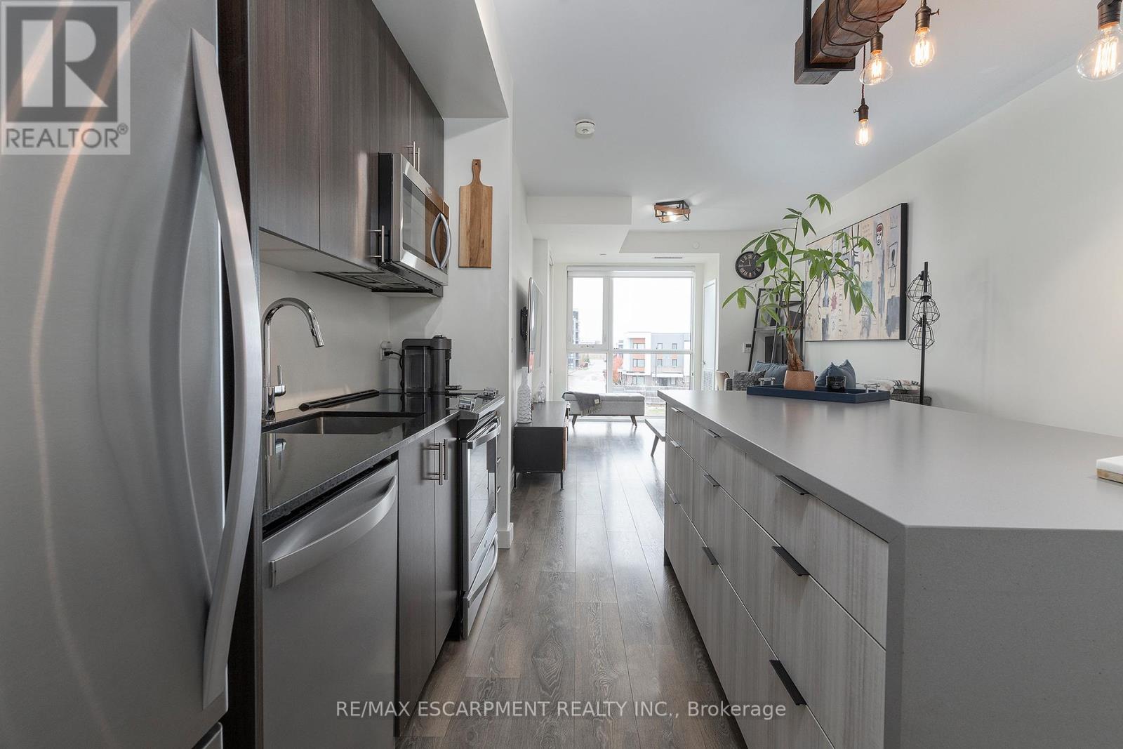 316 - 150 Sabina Drive, Oakville, Ontario  L6H 0W3 - Photo 5 - W12545652