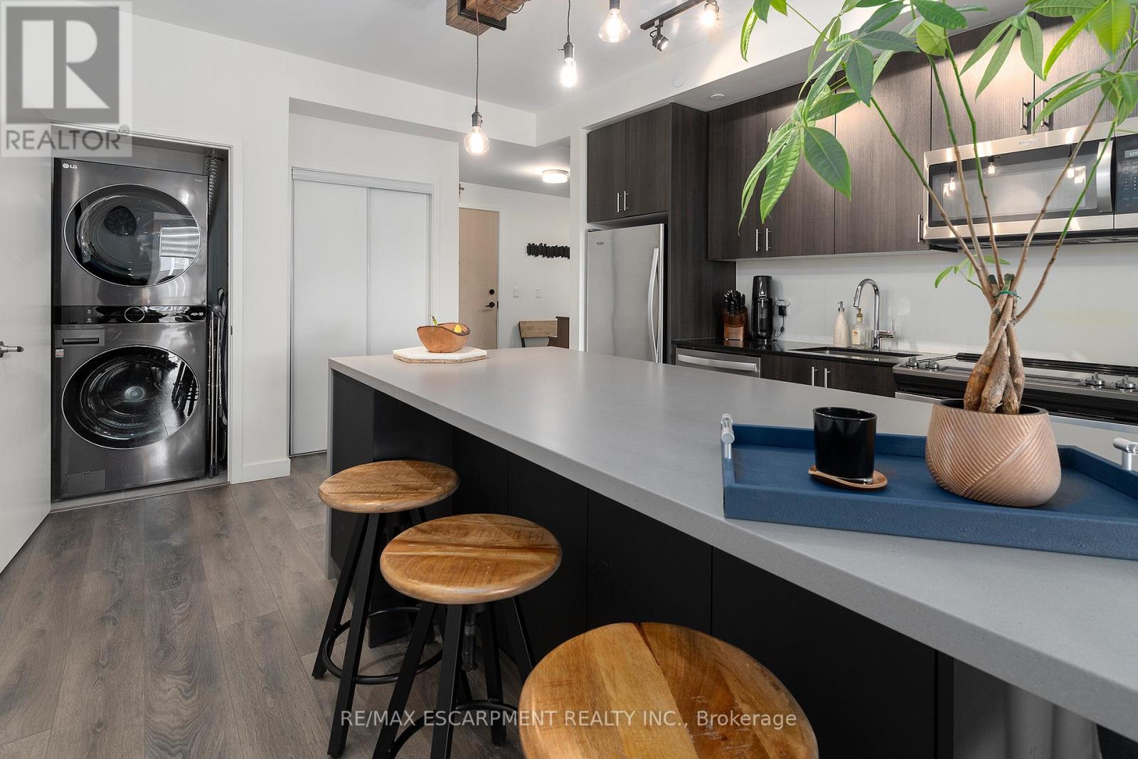 316 - 150 Sabina Drive, Oakville, Ontario  L6H 0W3 - Photo 8 - W12545652