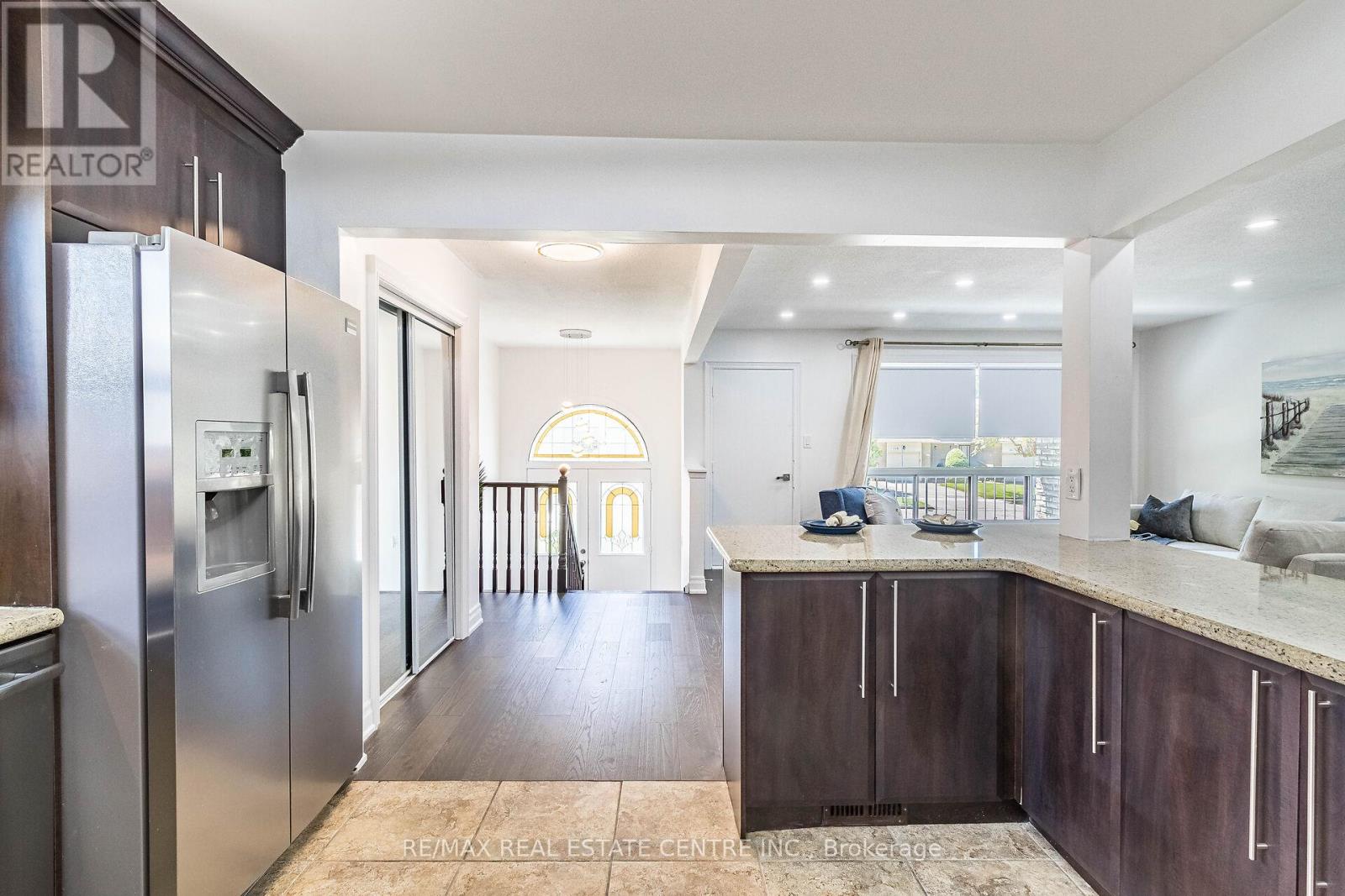 1048 Robarts Road, Oakville, Ontario L6H 2B1 - Photo 14 - W12545666