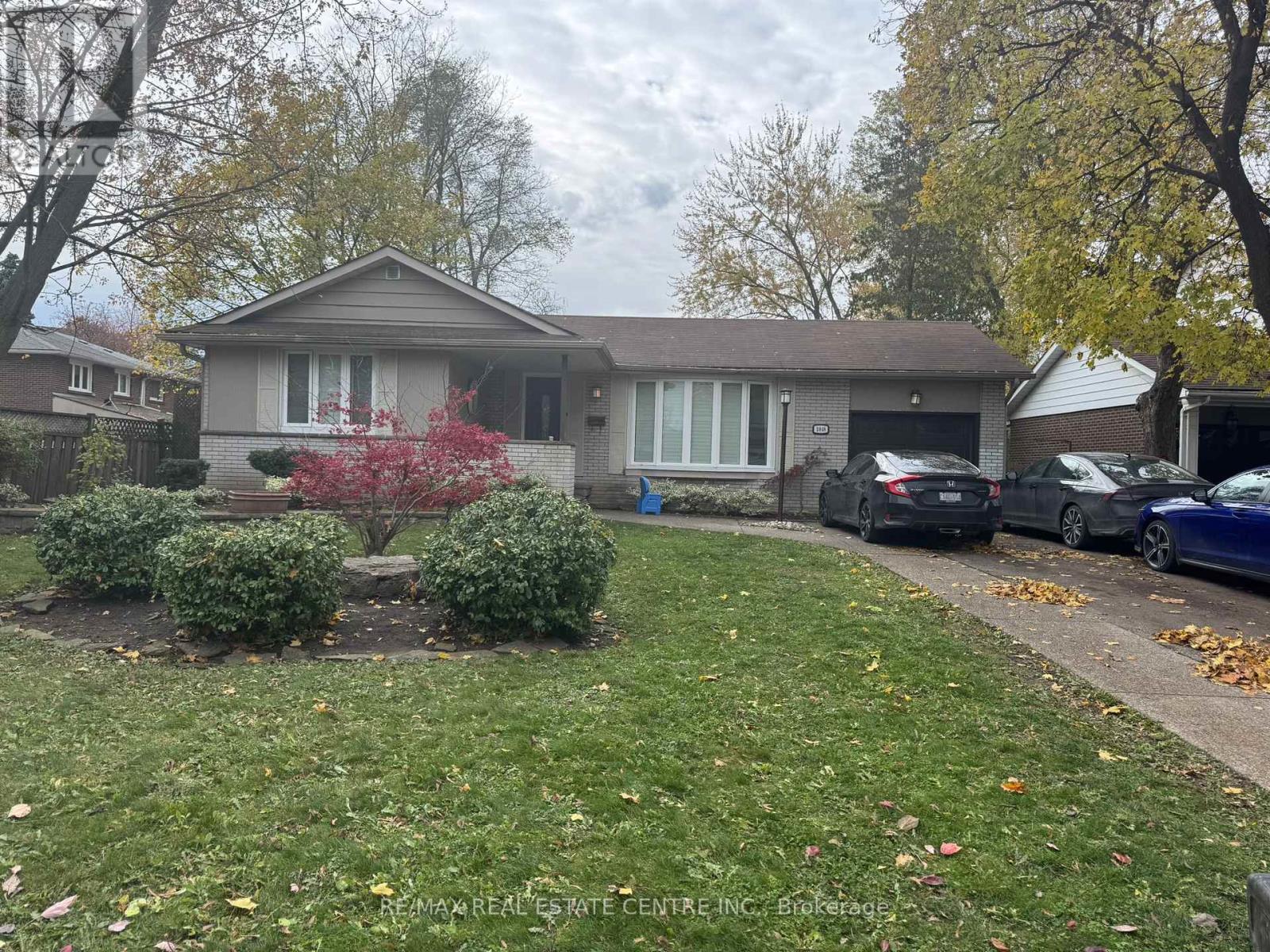 1048 Robarts Road, Oakville, Ontario L6H 2B1 - Photo 2 - W12545666