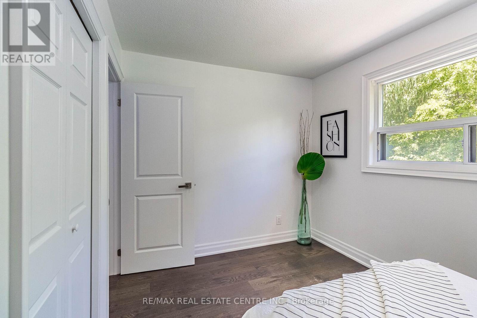 1048 Robarts Road, Oakville, Ontario L6H 2B1 - Photo 24 - W12545666