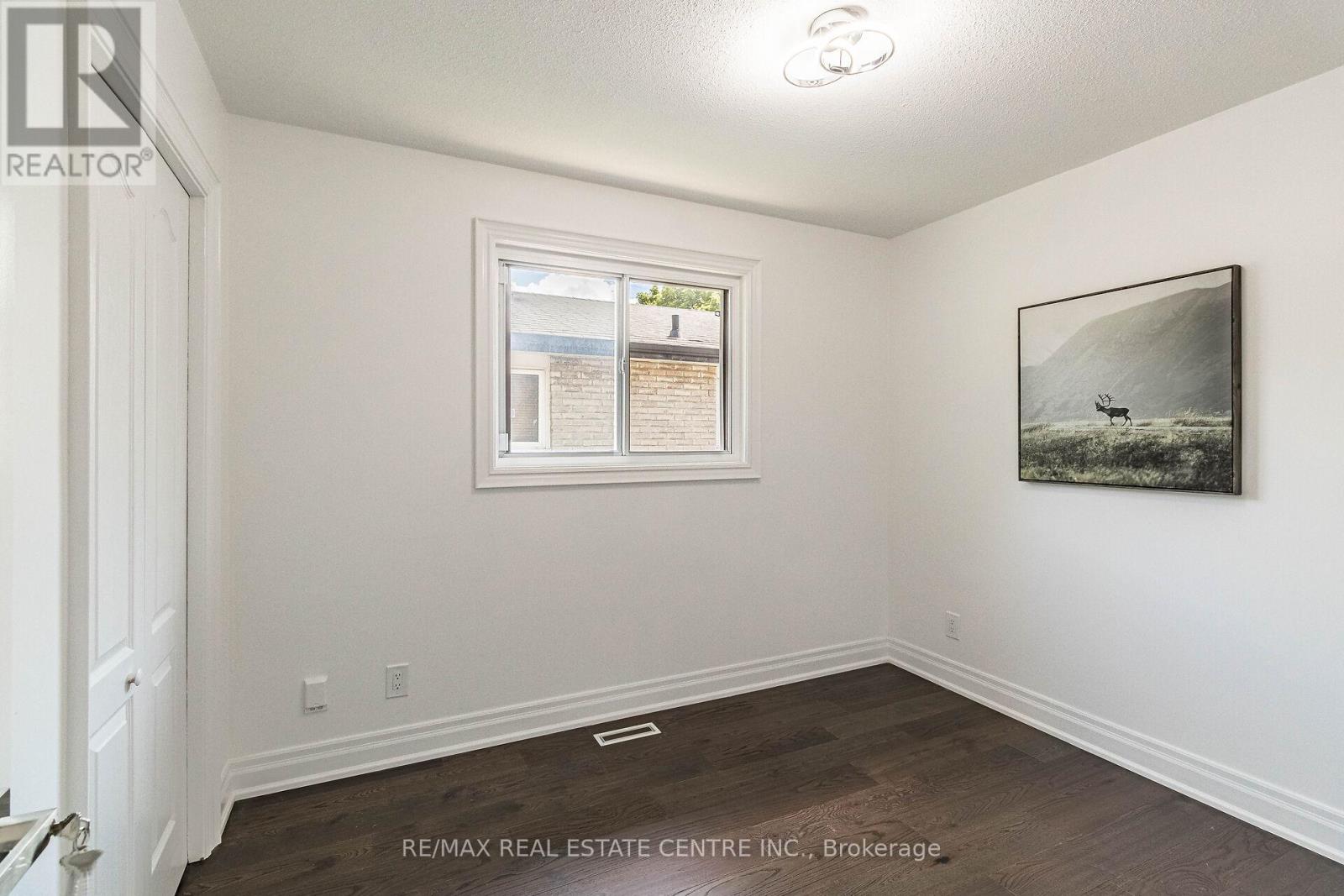 1048 Robarts Road, Oakville, Ontario L6H 2B1 - Photo 25 - W12545666