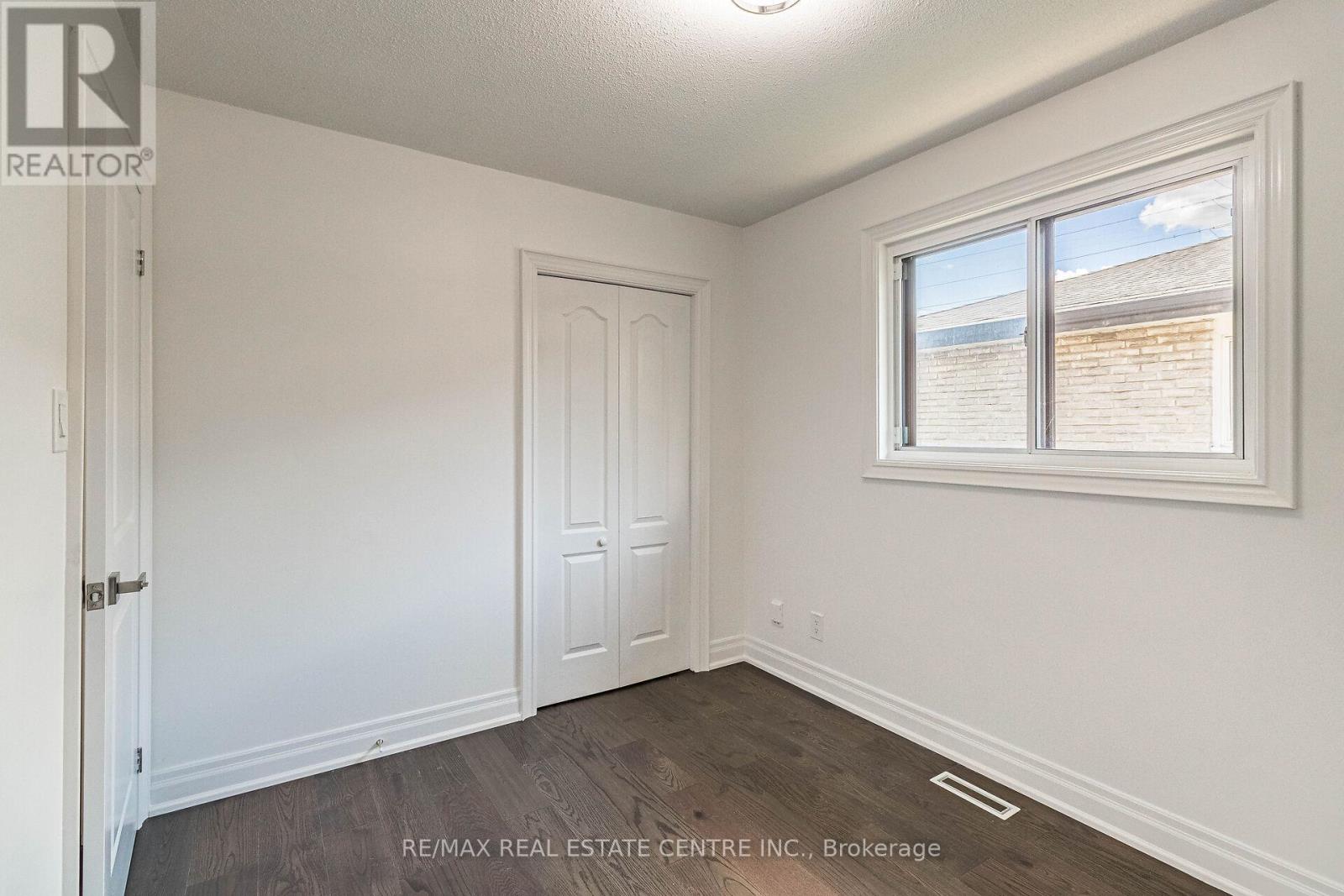 1048 Robarts Road, Oakville, Ontario L6H 2B1 - Photo 26 - W12545666