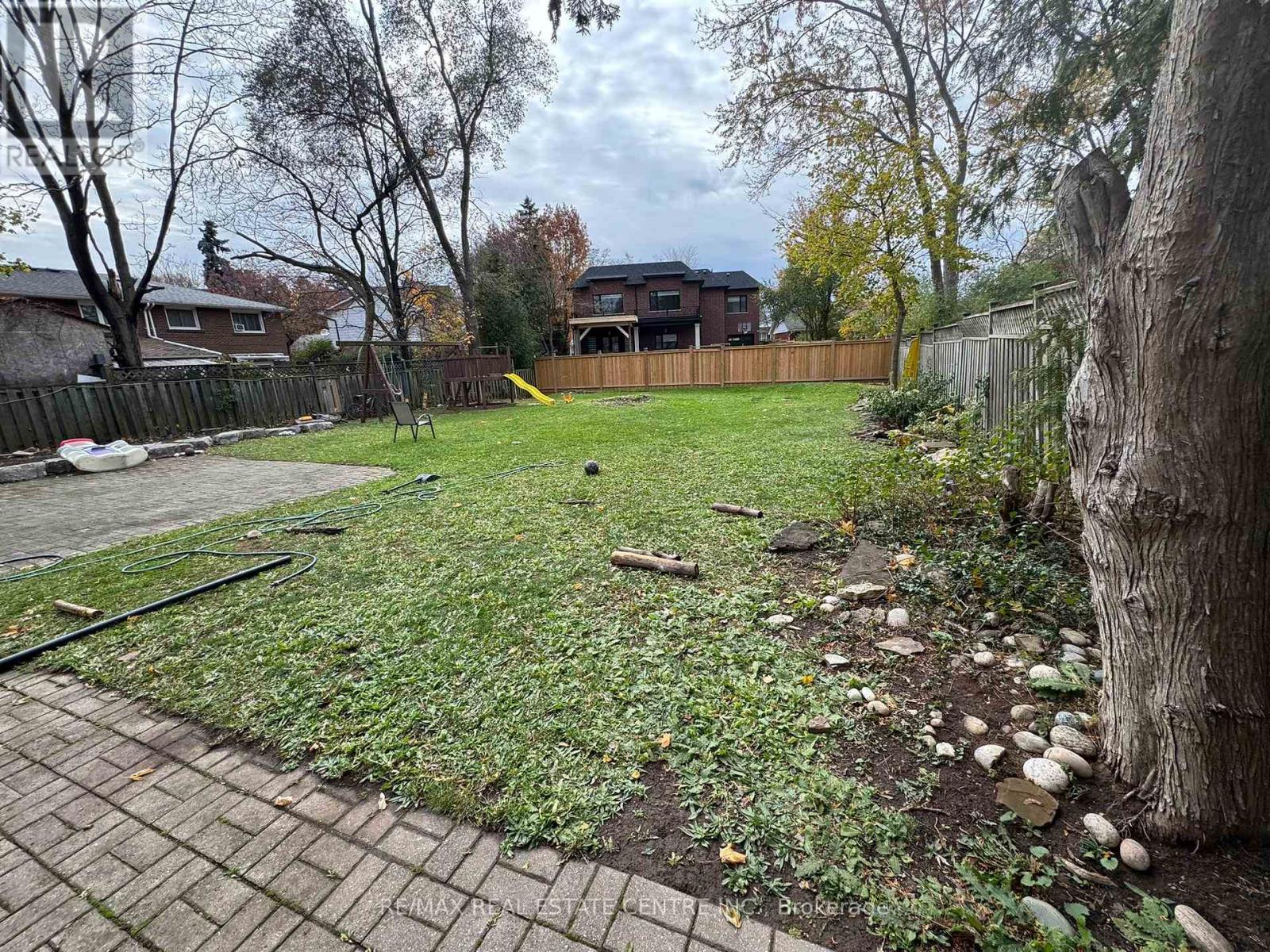 1048 Robarts Road, Oakville, Ontario L6H 2B1 - Photo 3 - W12545666