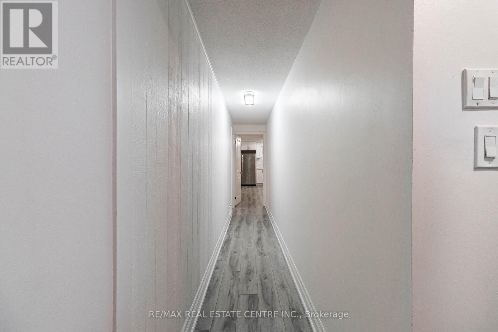 1048 Robarts Road, Oakville, Ontario L6H 2B1 - Photo 30 - W12545666