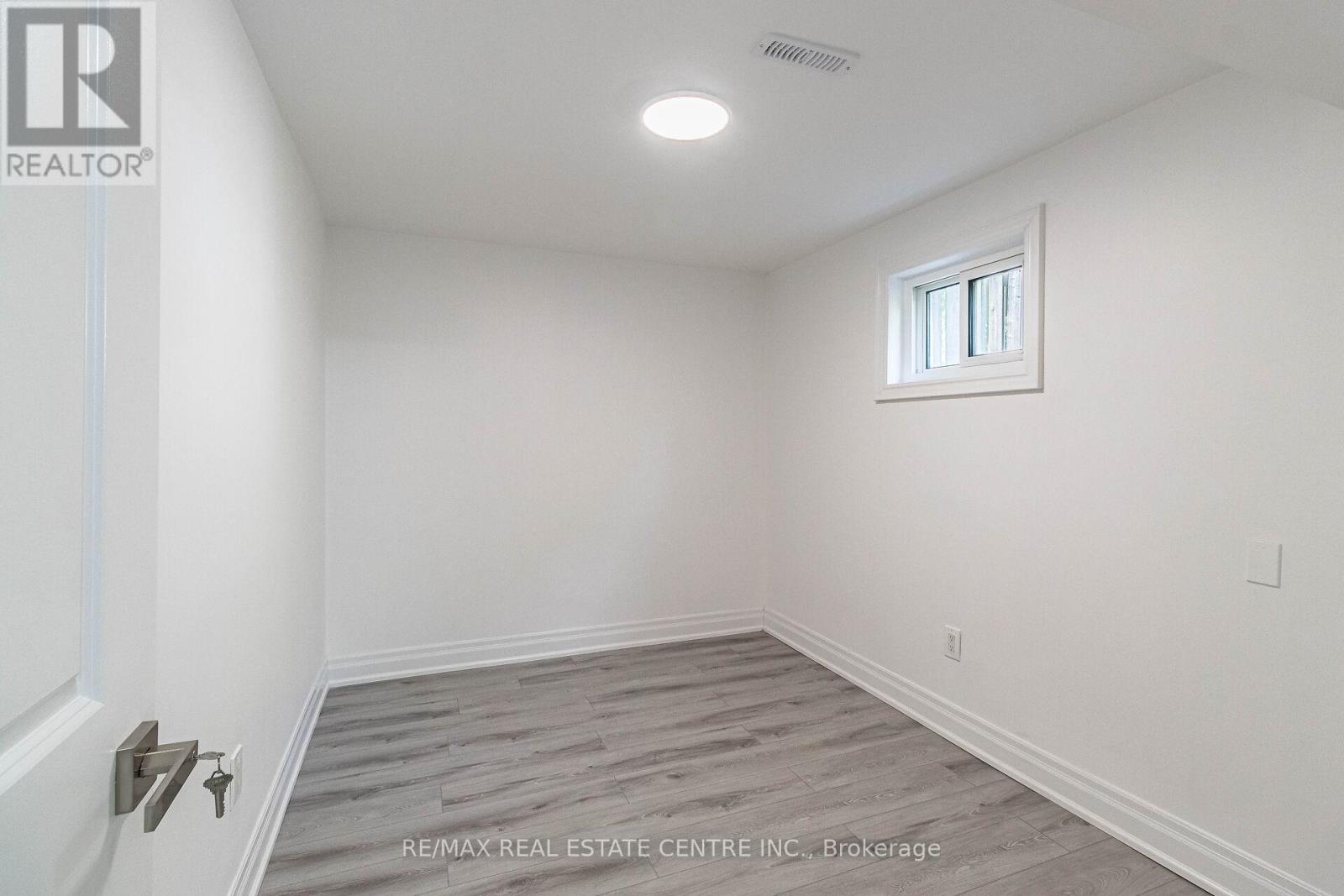 1048 Robarts Road, Oakville, Ontario L6H 2B1 - Photo 42 - W12545666