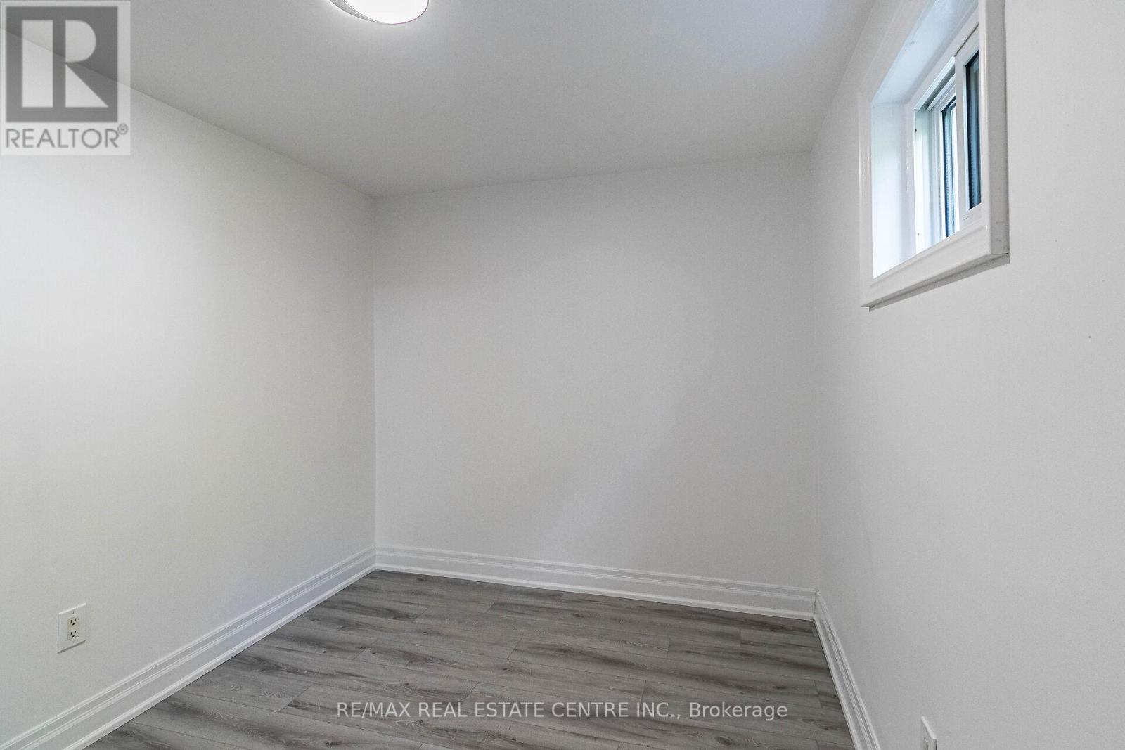 1048 Robarts Road, Oakville, Ontario L6H 2B1 - Photo 43 - W12545666