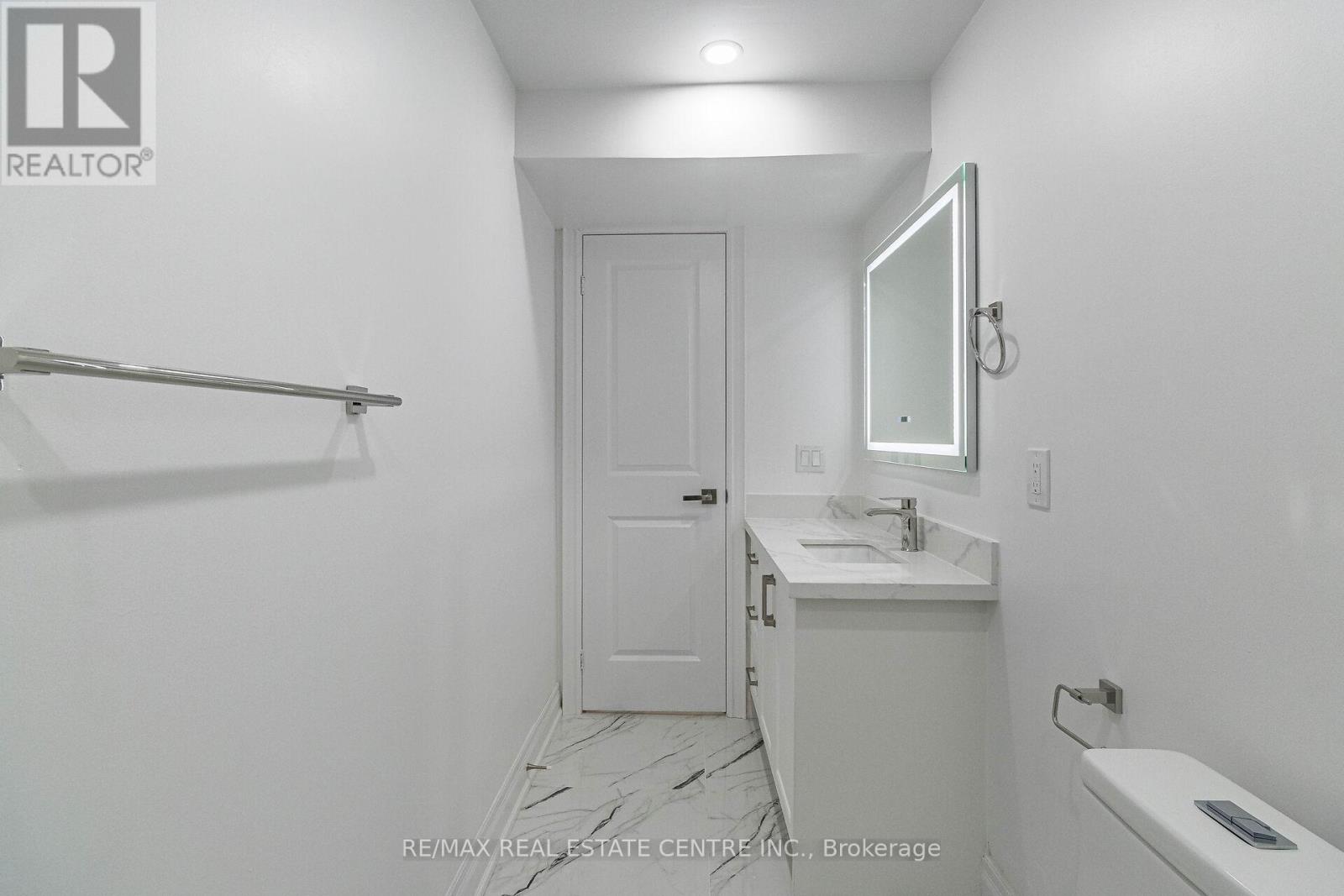 1048 Robarts Road, Oakville, Ontario L6H 2B1 - Photo 48 - W12545666