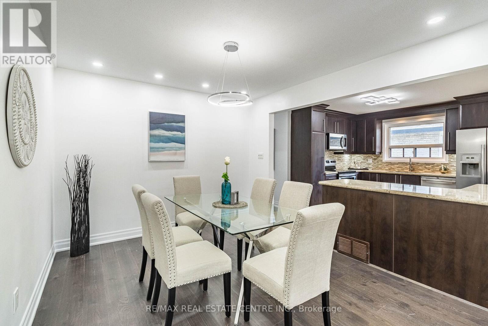 1048 Robarts Road, Oakville, Ontario L6H 2B1 - Photo 8 - W12545666