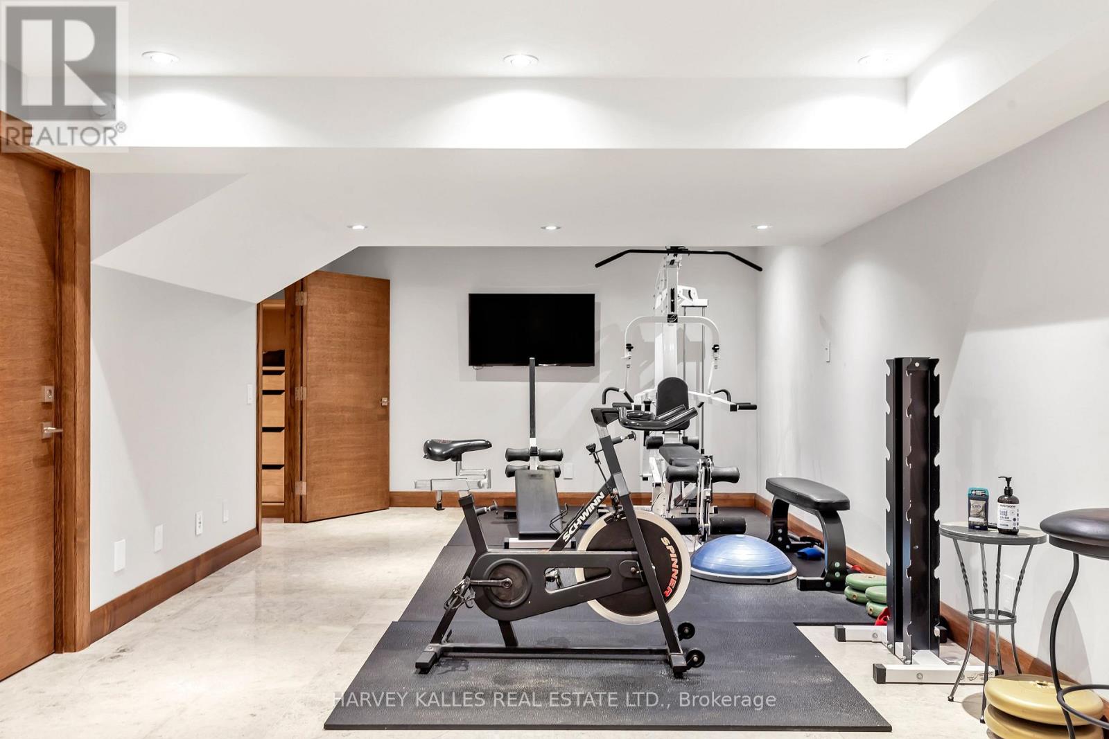 90 Oaklands Park Court, Burlington, Ontario  L7T 4G9 - Photo 13 - W12545674