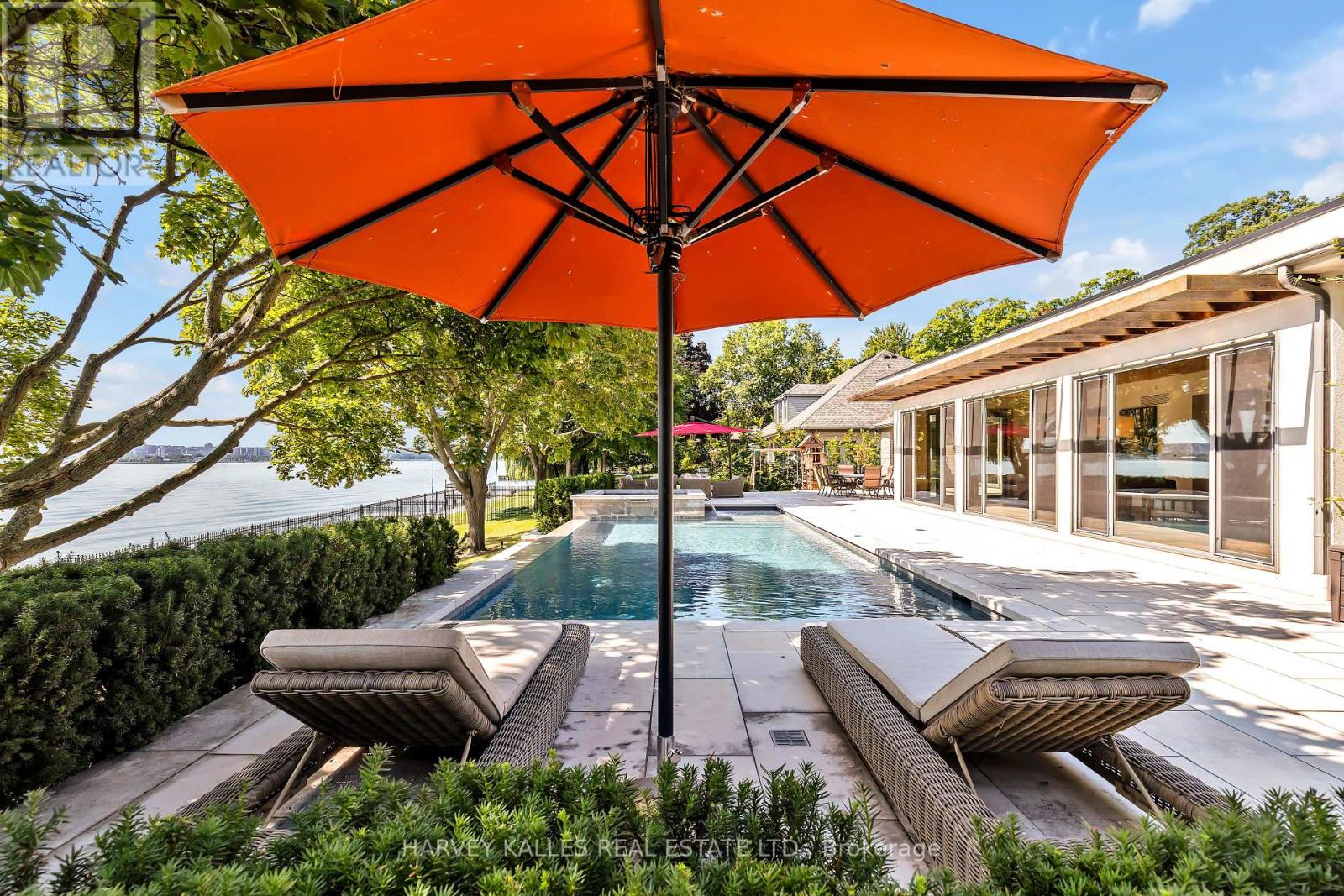 90 Oaklands Park Court, Burlington, Ontario  L7T 4G9 - Photo 14 - W12545674