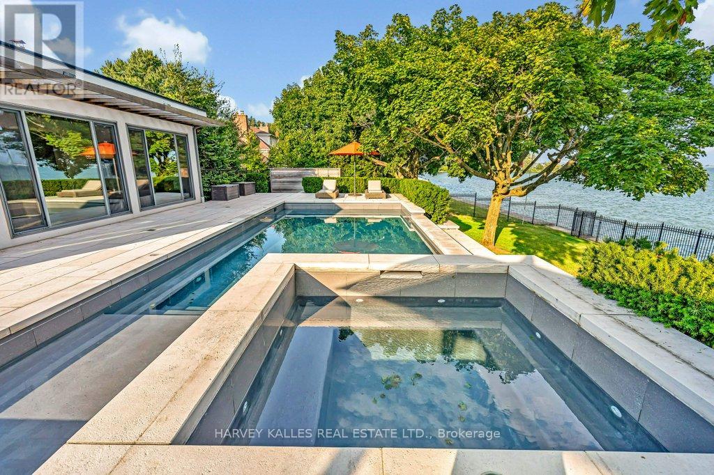 90 Oaklands Park Court, Burlington, Ontario  L7T 4G9 - Photo 15 - W12545674