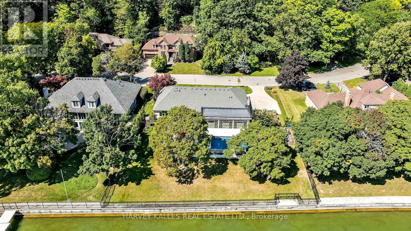 90 Oaklands Park Court, Burlington, Ontario  L7T 4G9 - Photo 2 - W12545674