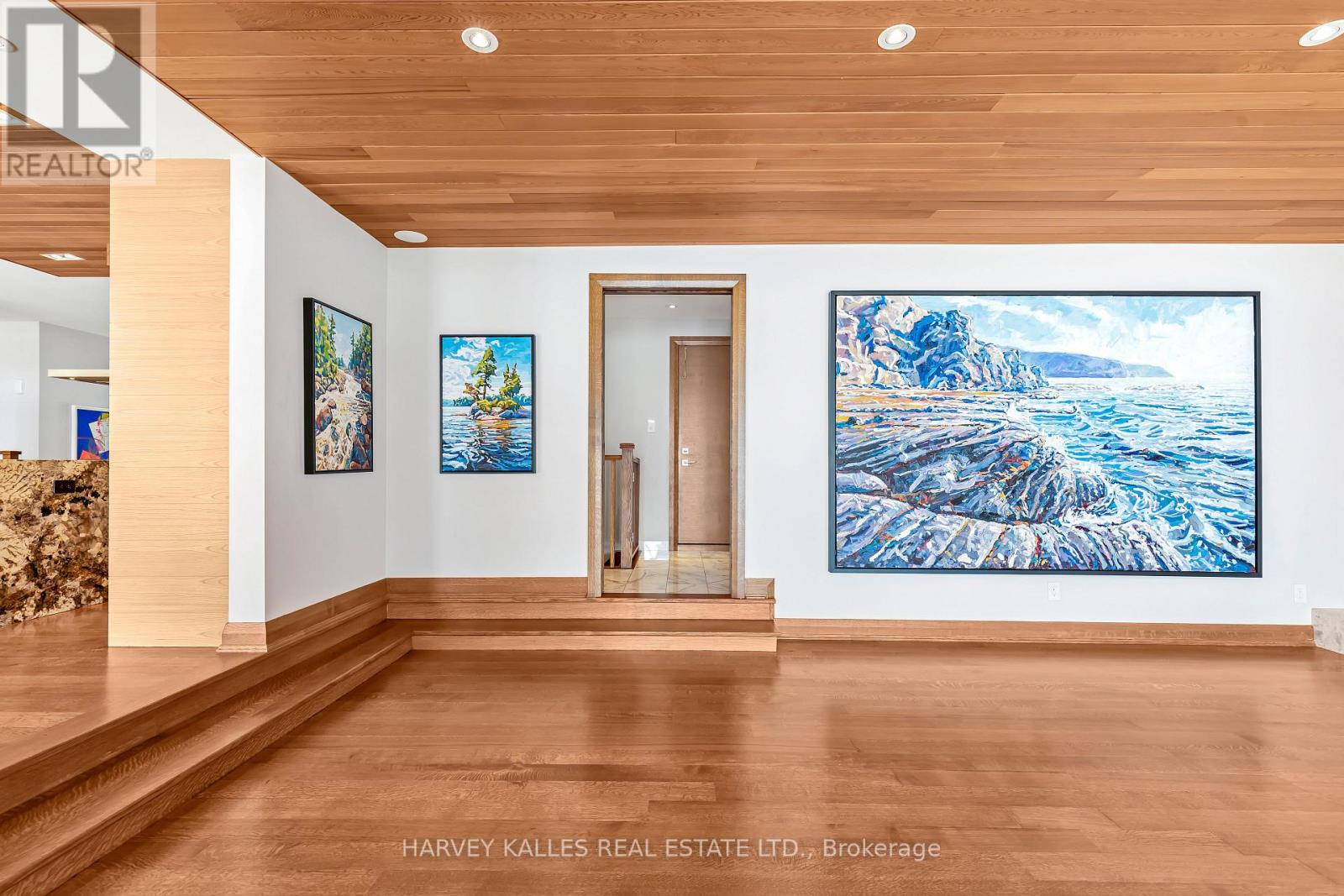 90 Oaklands Park Court, Burlington, Ontario  L7T 4G9 - Photo 3 - W12545674