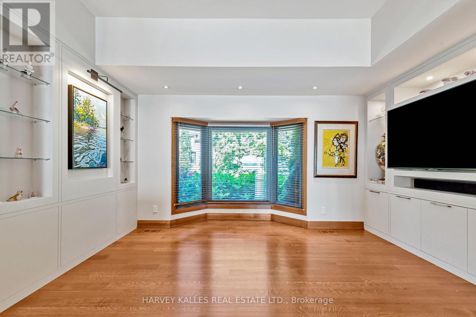 90 Oaklands Park Court, Burlington, Ontario  L7T 4G9 - Photo 5 - W12545674