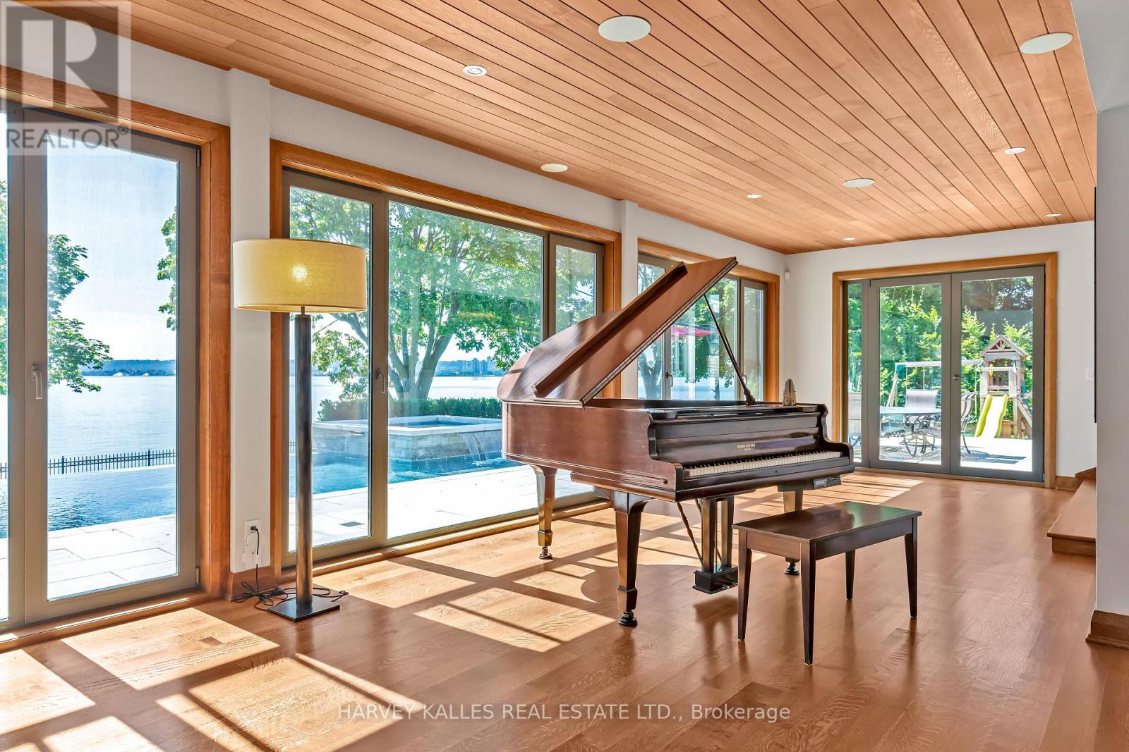 90 Oaklands Park Court, Burlington, Ontario  L7T 4G9 - Photo 6 - W12545674