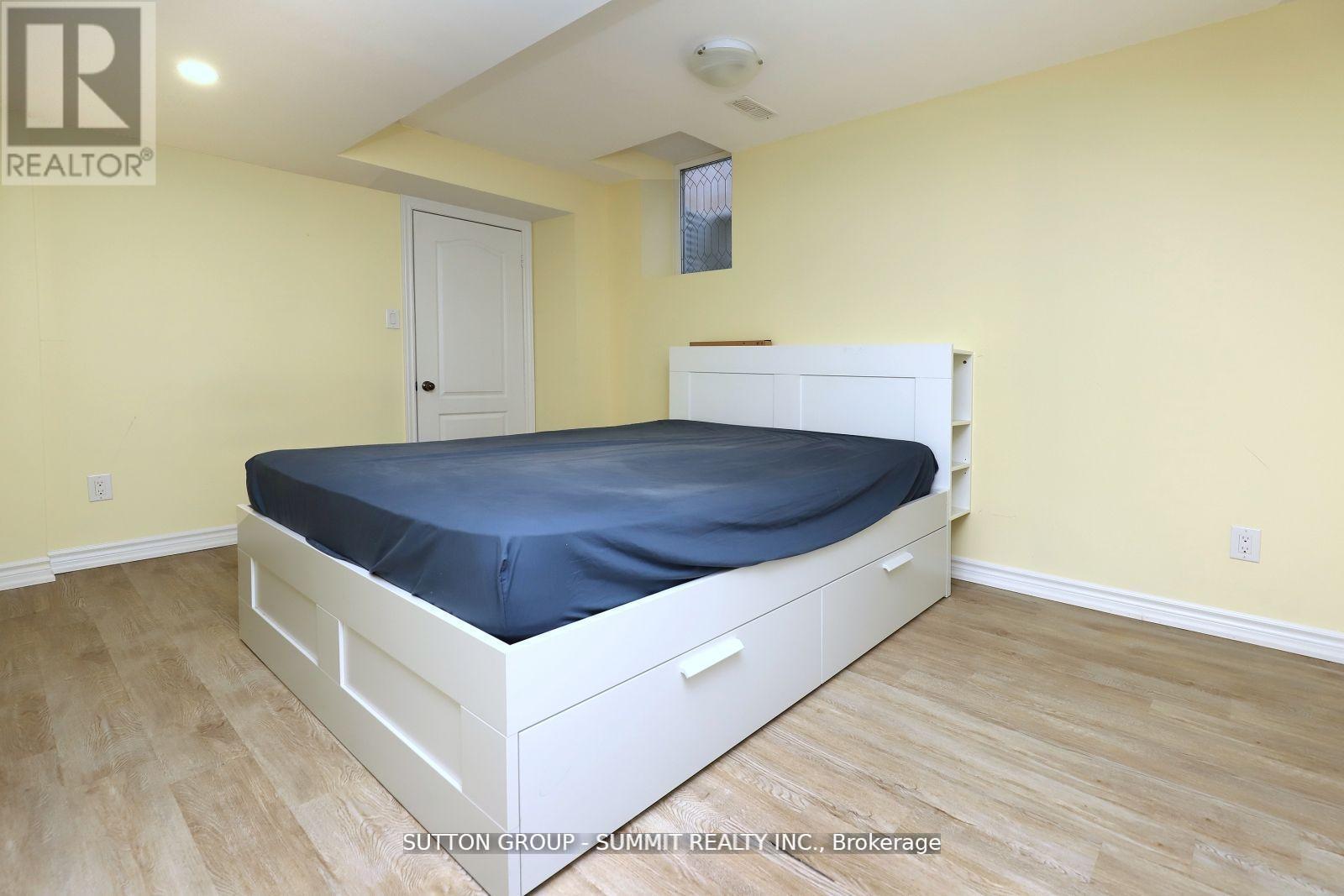 1087 Abbott Street, Milton, Ontario  L9T 5P5 - Photo 6 - W12545680