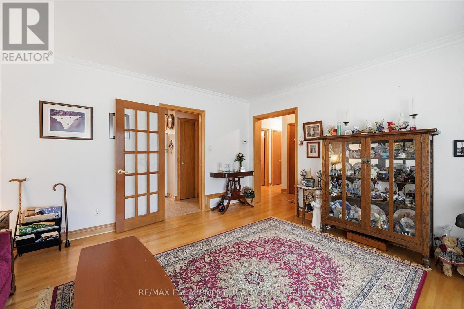 237 Mohawk Road, Oakville, Ontario  L6L 2Z1 - Photo 6 - W12545692