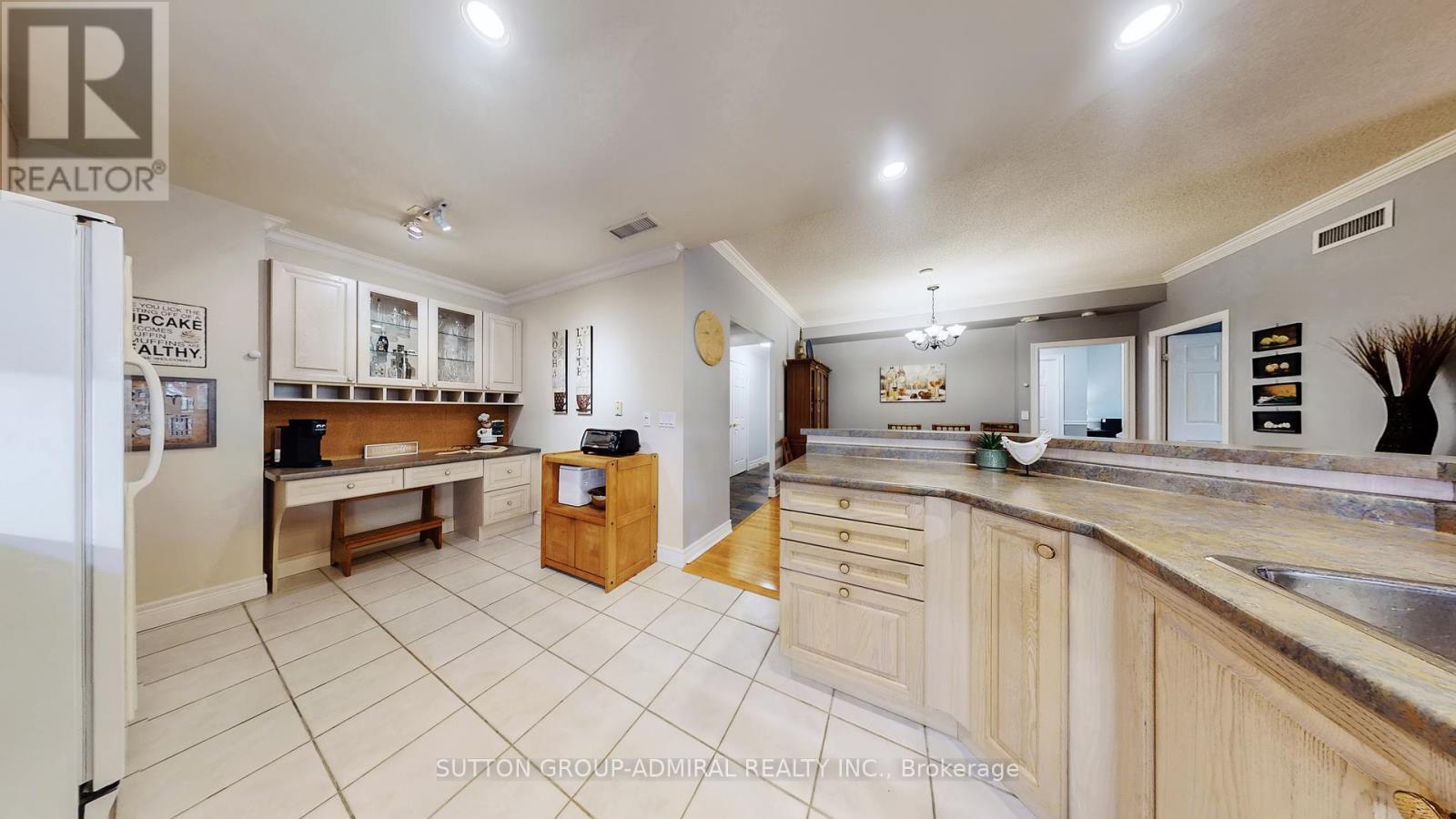 207 - 10 Old Mill Trail, Toronto, Ontario  M8X 2Y9 - Photo 17 - W12545734