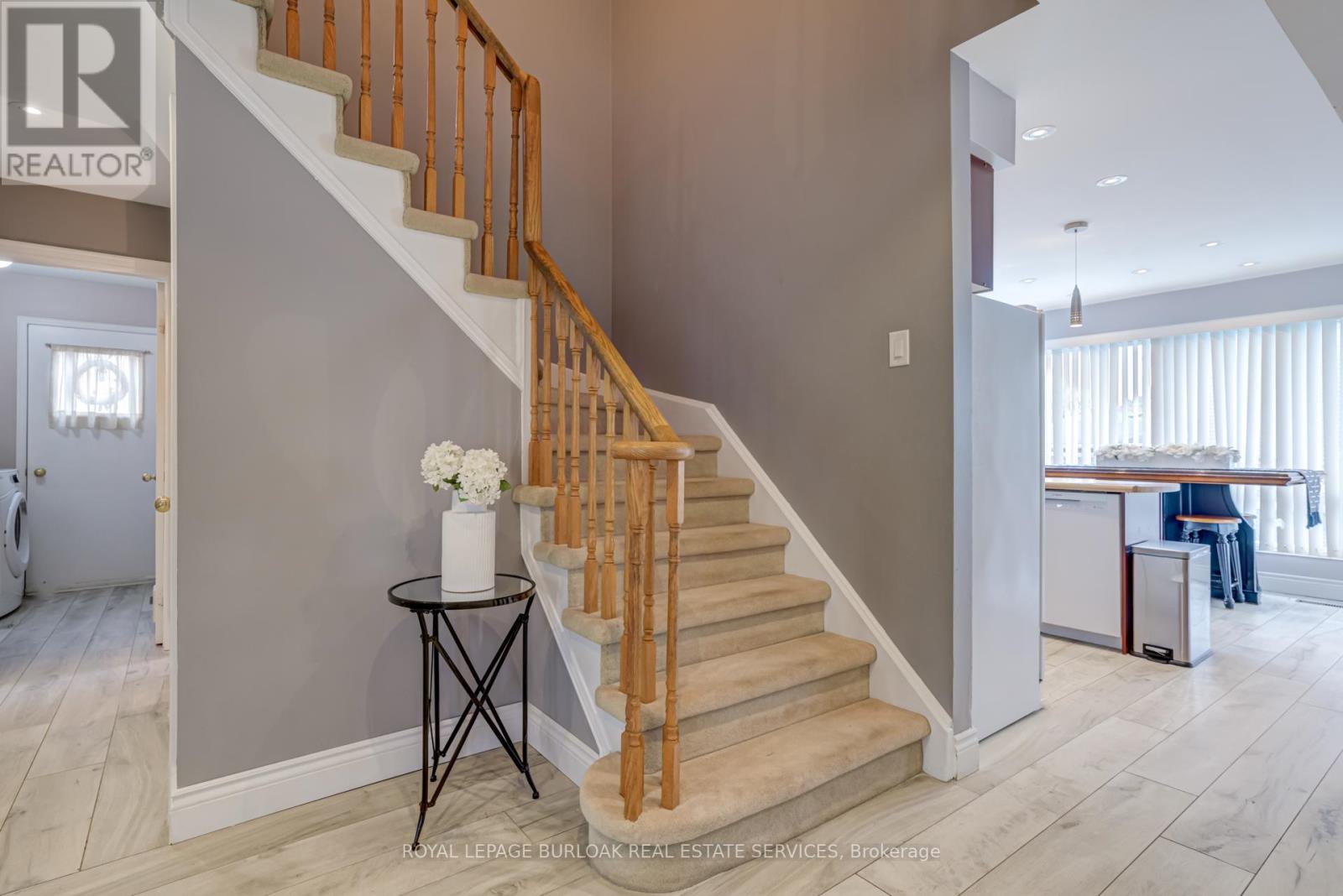 2055 Hunters Wood Drive, Burlington, Ontario  L7M 2T9 - Photo 20 - W12545760