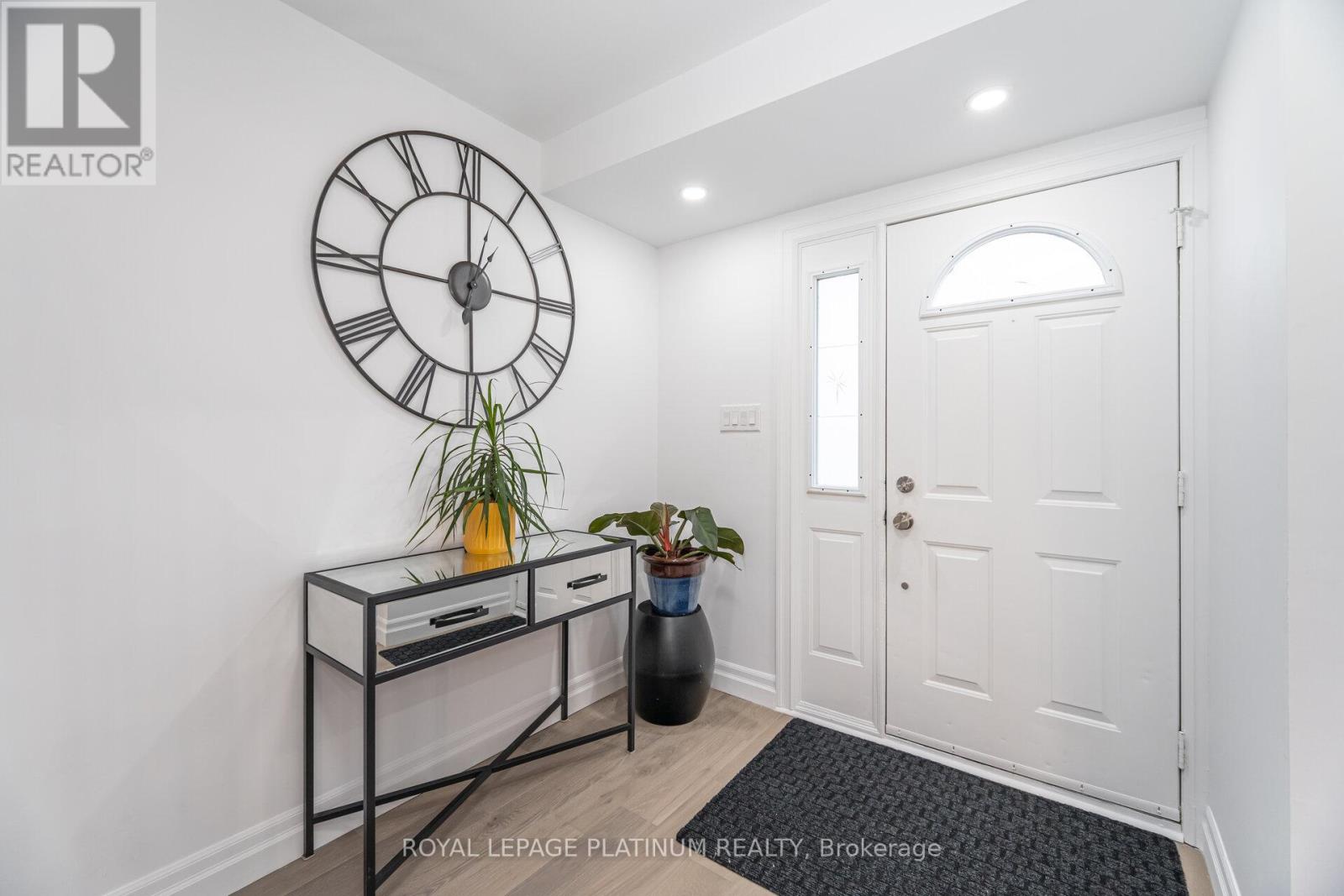 230 Archdekin Drive, Brampton, Ontario  L6V 1Z2 - Photo 4 - W12545766