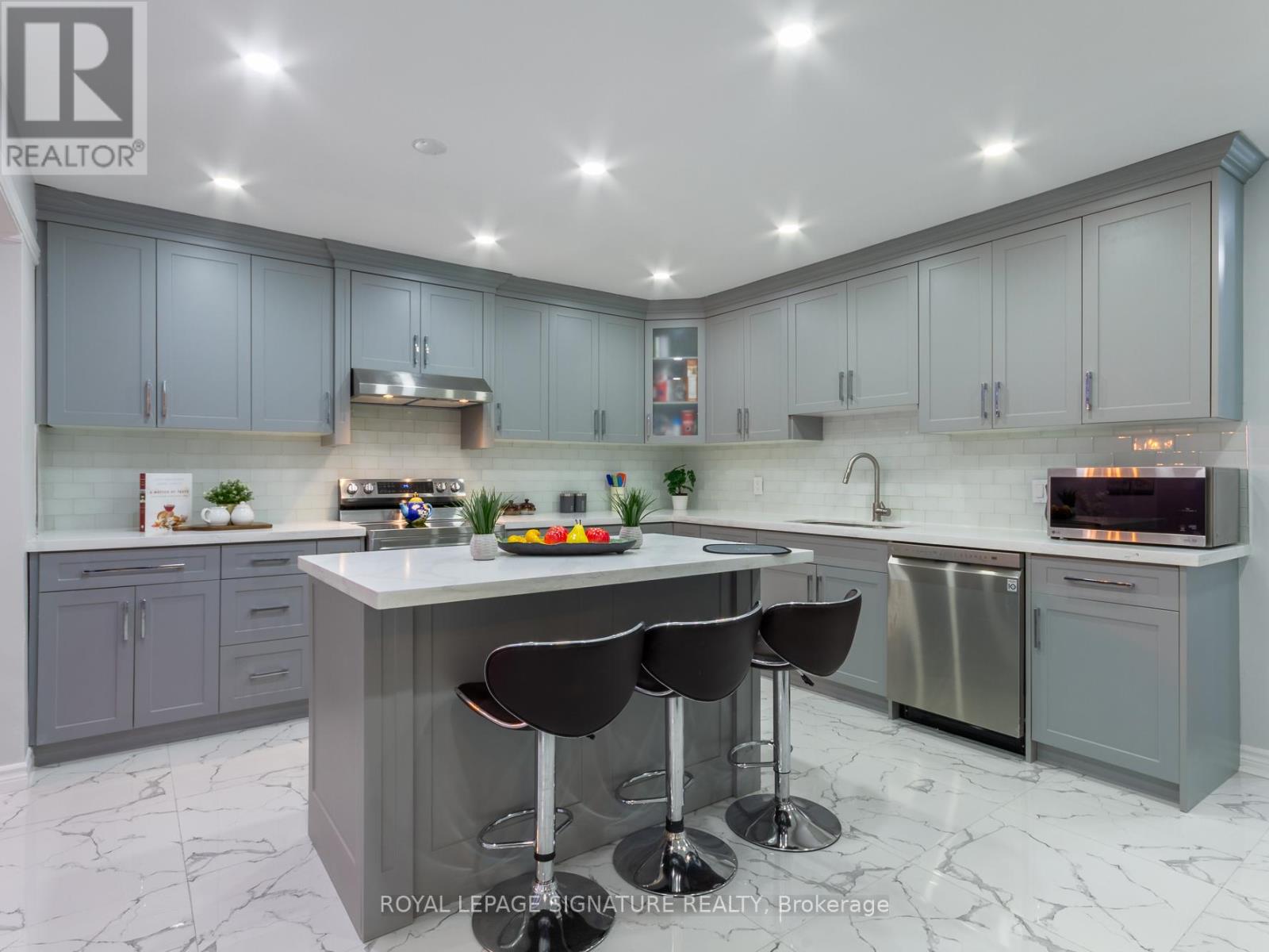 66 Niagara Road, Kitchener, Ontario  N2B 1T2 - Photo 10 - X12435431