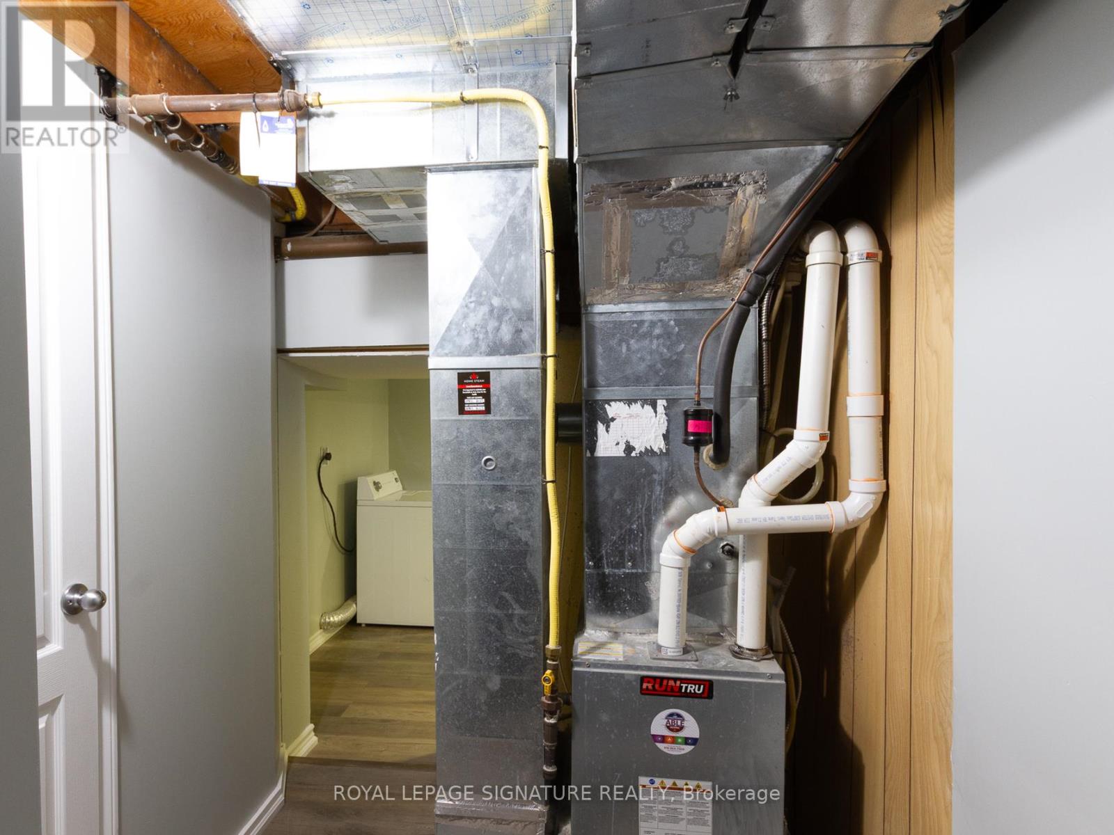 66 Niagara Road, Kitchener, Ontario  N2B 1T2 - Photo 39 - X12435431