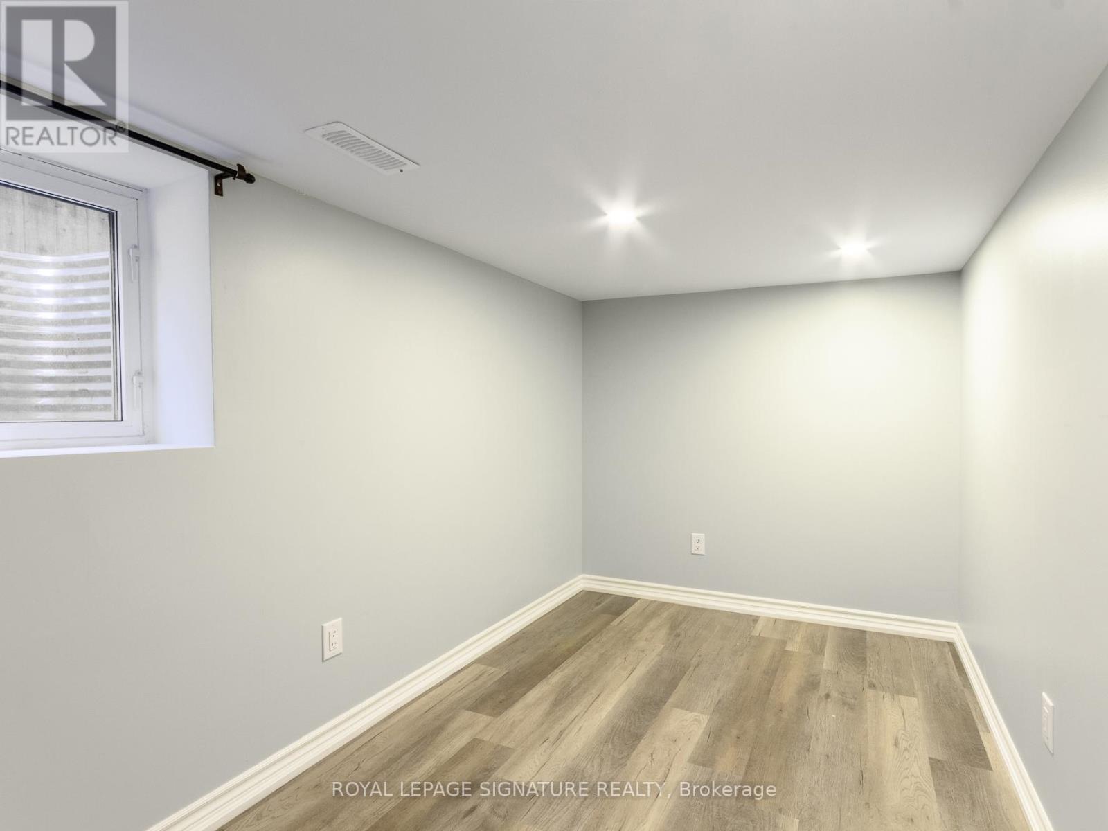 66 Niagara Road, Kitchener, Ontario  N2B 1T2 - Photo 36 - X12435431