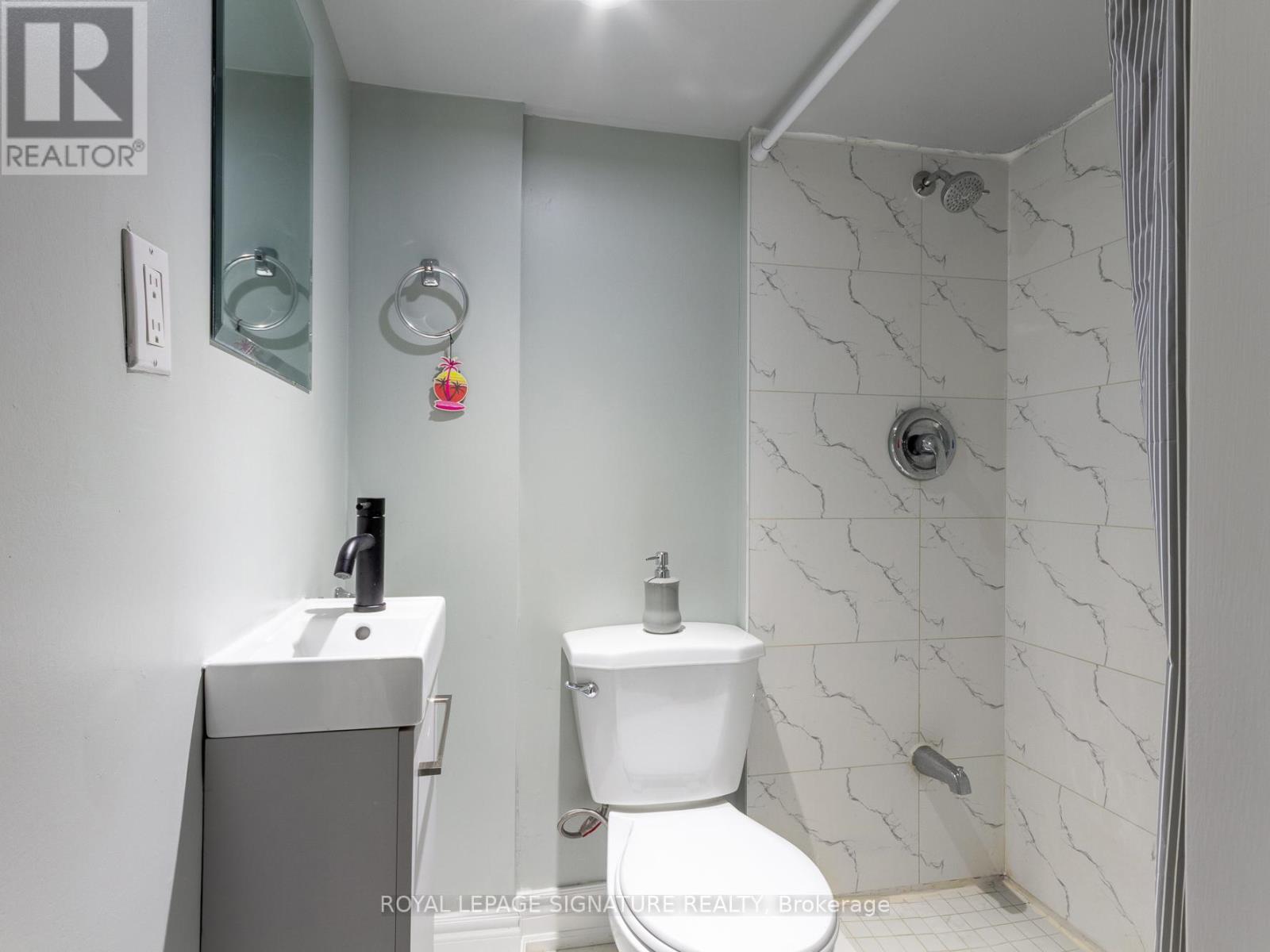 66 Niagara Road, Kitchener, Ontario  N2B 1T2 - Photo 34 - X12435431