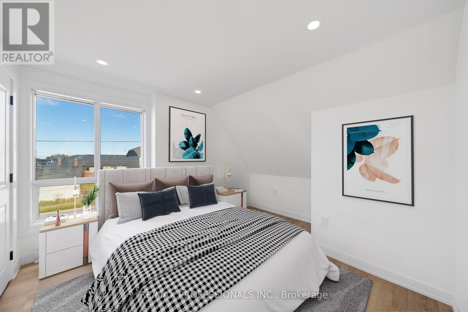 27 Oakdale Avenue, St. Catharines, Ontario  L2P 2B8 - Photo 10 - X12542590