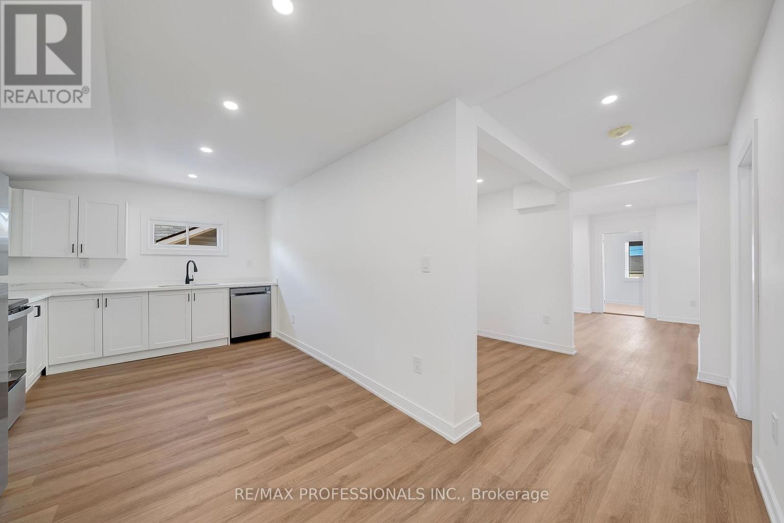 27 Oakdale Avenue, St. Catharines, Ontario  L2P 2B8 - Photo 18 - X12542590